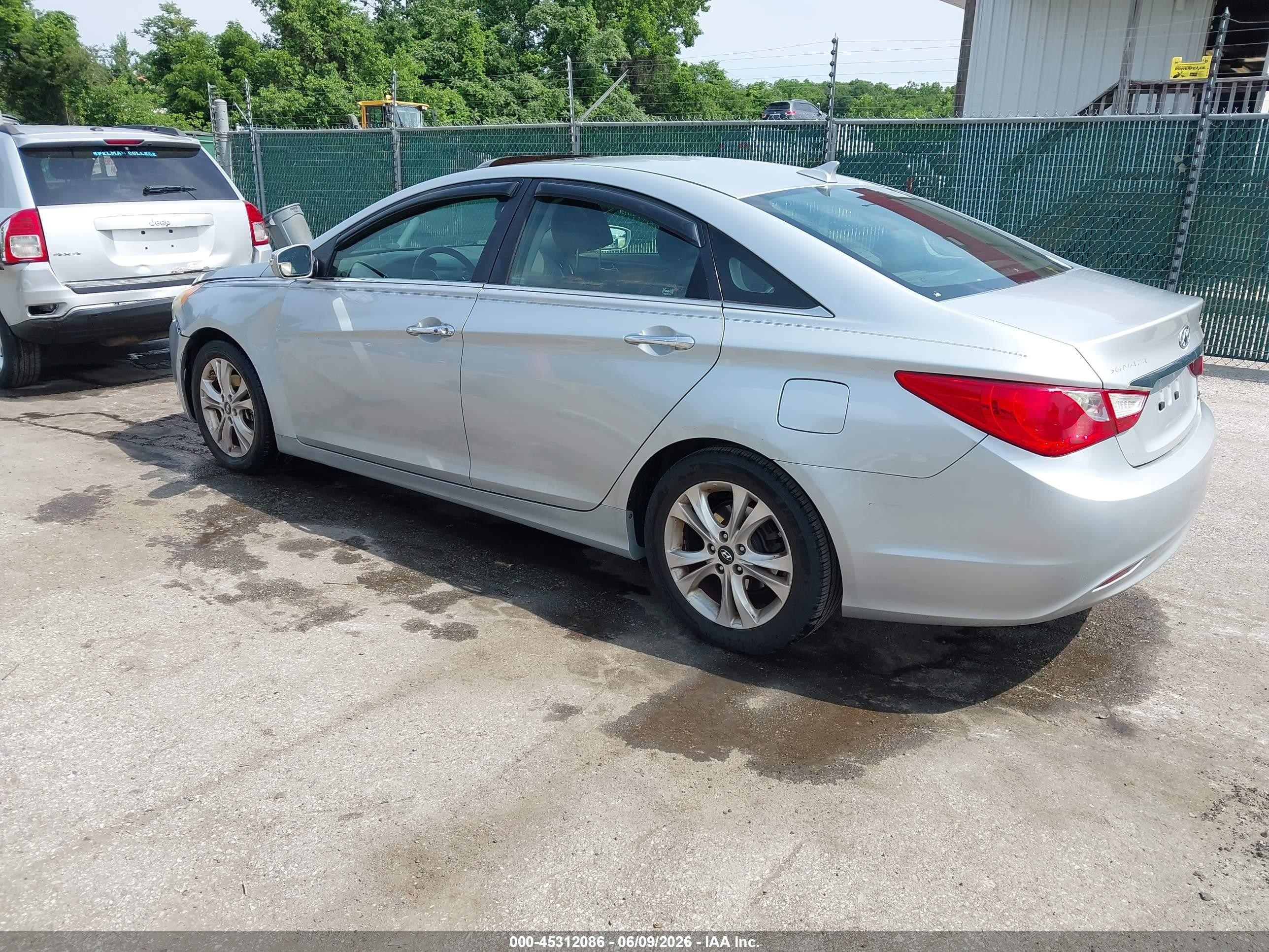 2011 Hyundai Sonata Limited Серебряный vin: 5NPEC4AC8BH303109