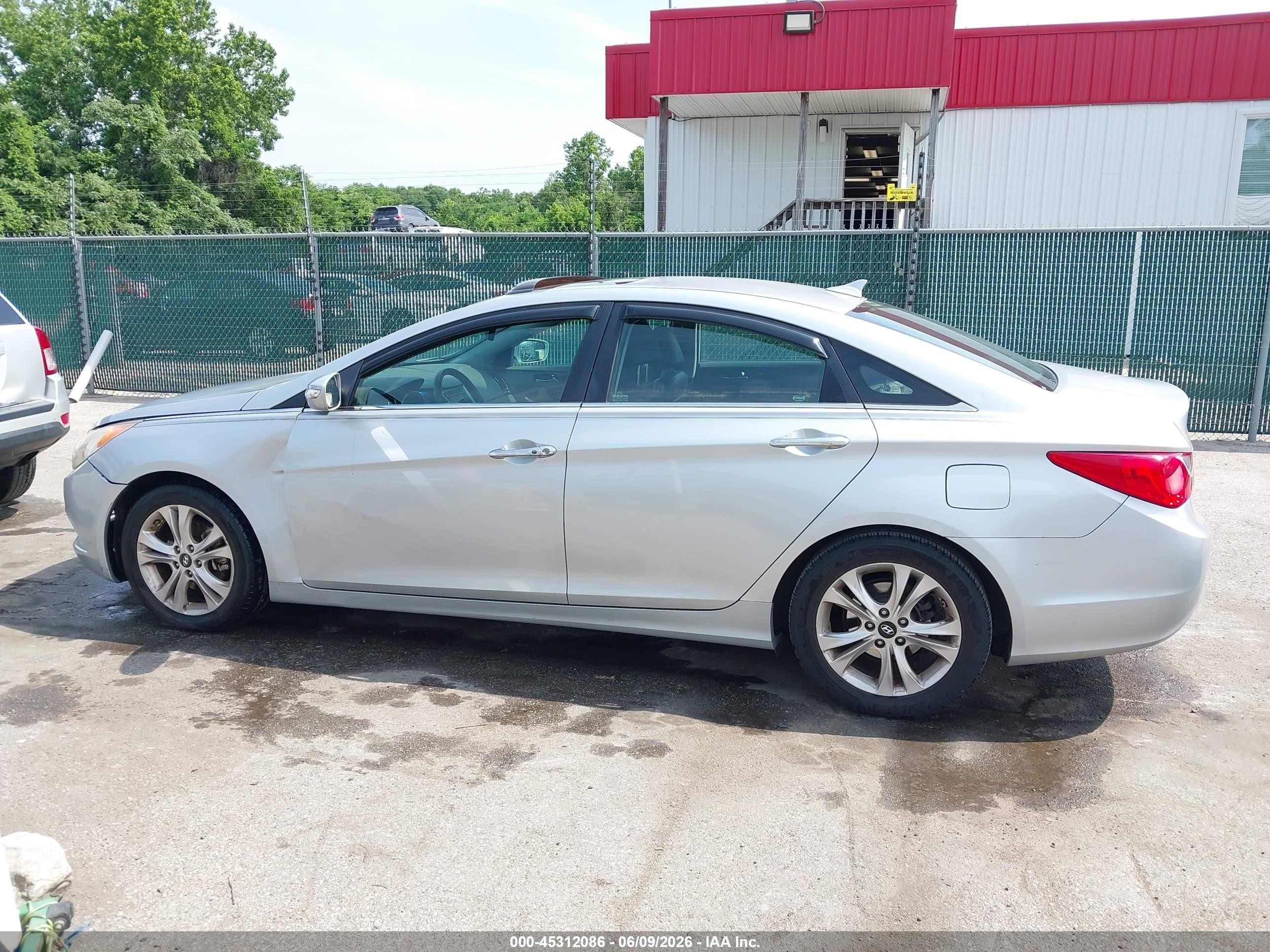 2011 Hyundai Sonata Limited Серебряный vin: 5NPEC4AC8BH303109
