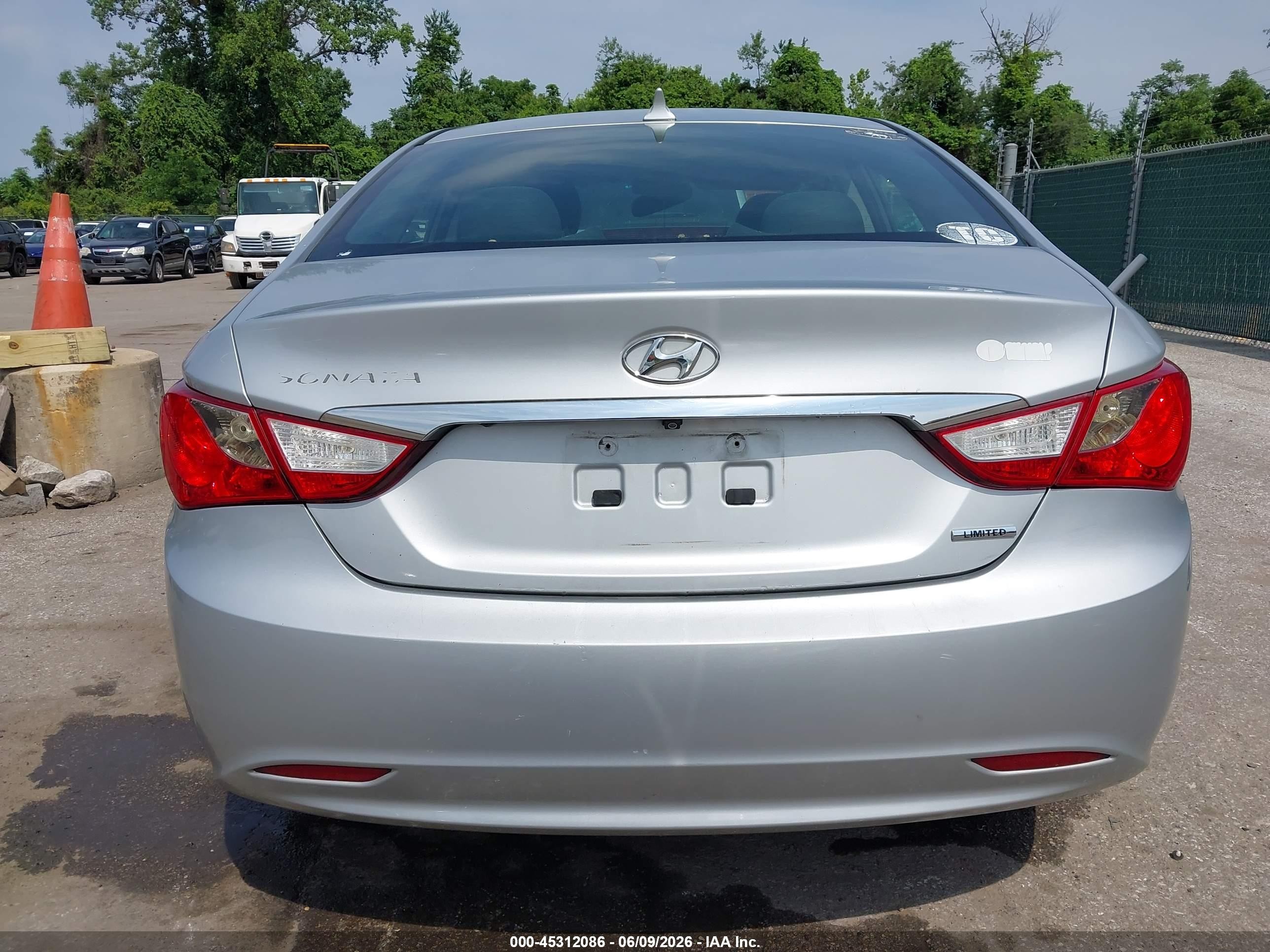 2011 Hyundai Sonata Limited Серебряный vin: 5NPEC4AC8BH303109