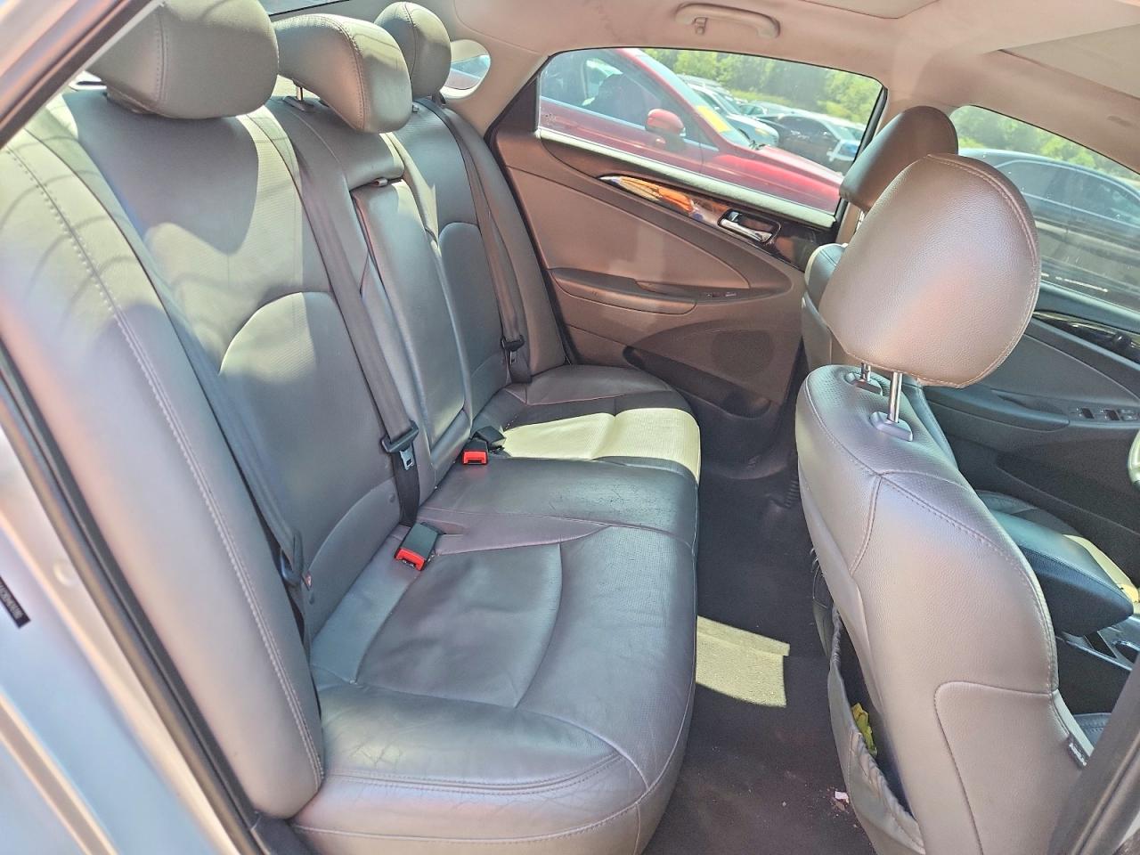 2013 Hyundai Sonata Limited Silver vin: 5NPEC4AC8DH616180