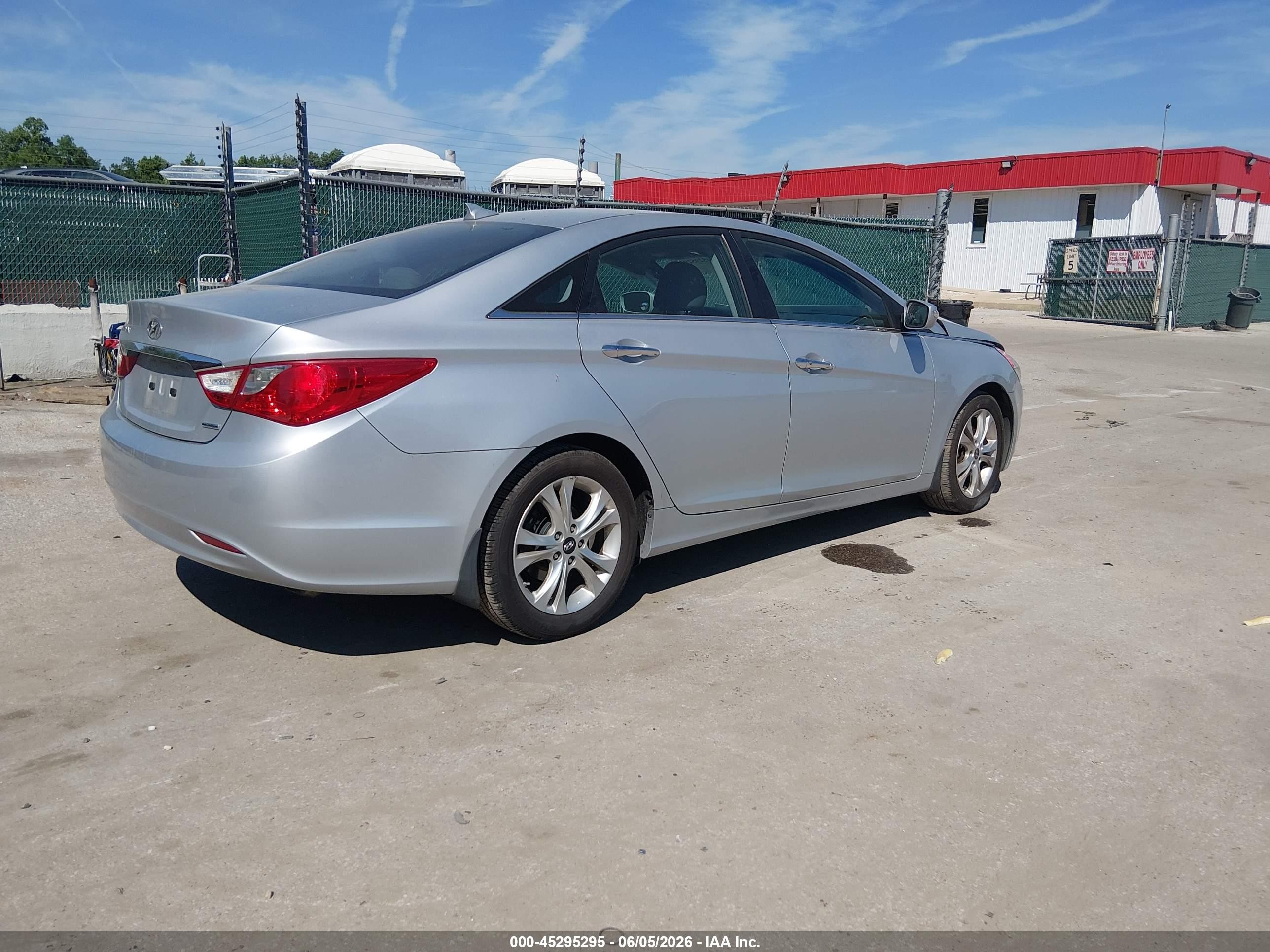 2013 Hyundai Sonata Limited Silver vin: 5NPEC4AC8DH631388