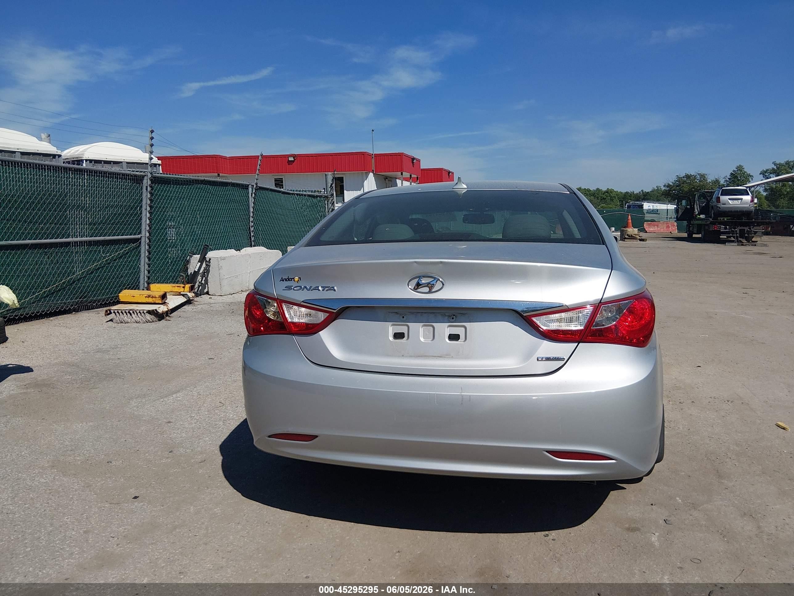 2013 Hyundai Sonata Limited Silver vin: 5NPEC4AC8DH631388