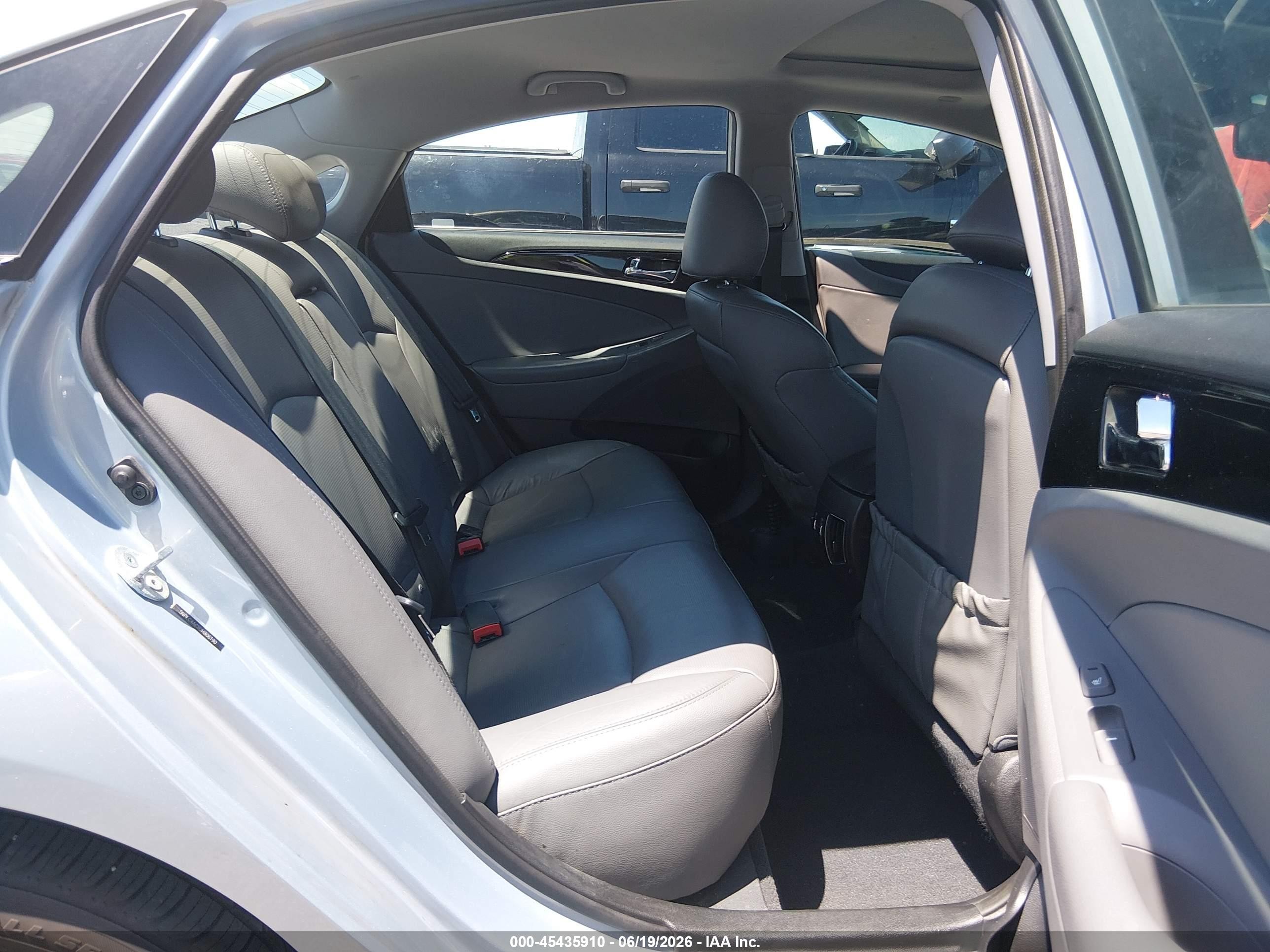 2013 Hyundai Sonata Limited Silver vin: 5NPEC4AC8DH806190