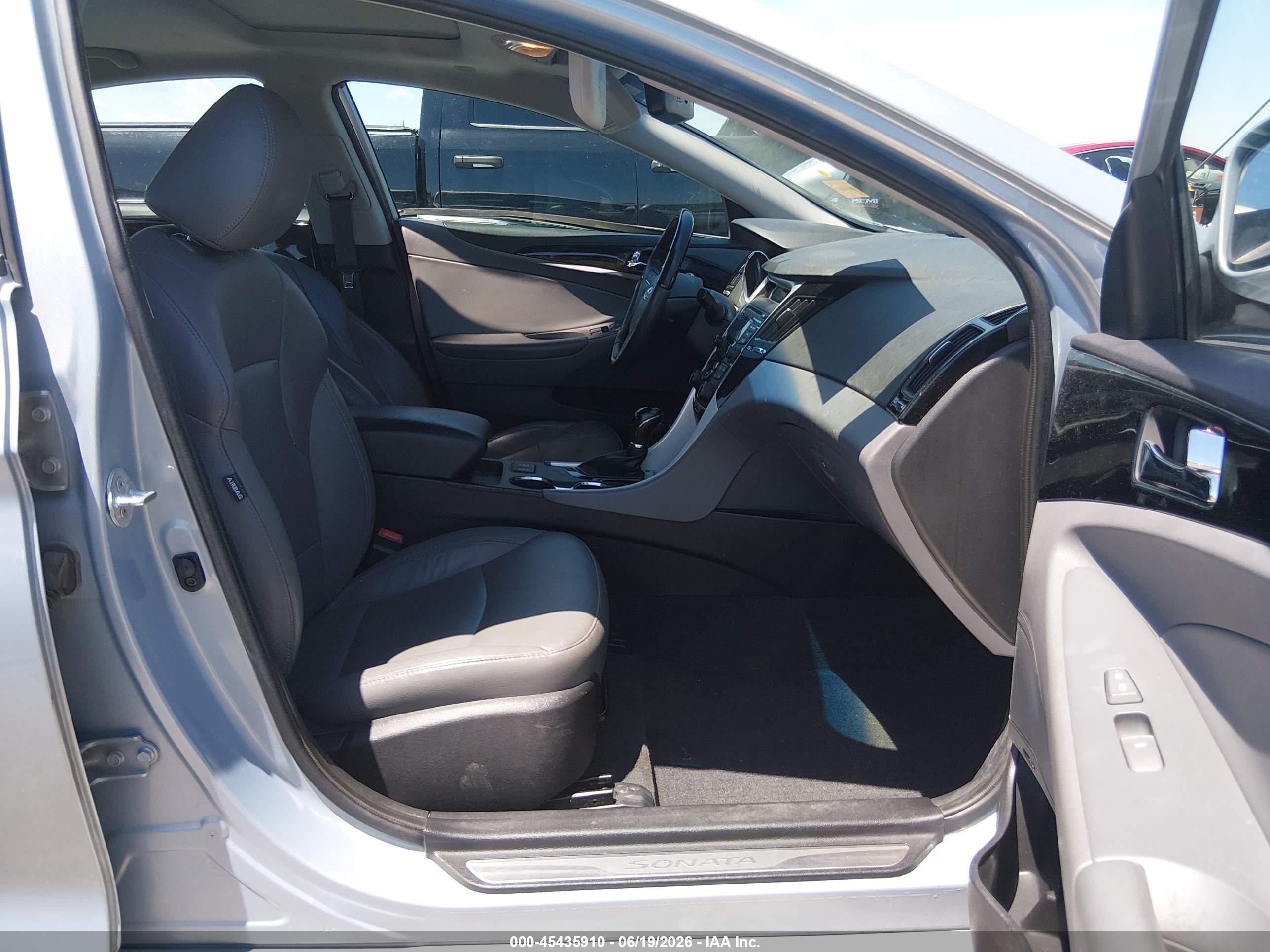 2013 Hyundai Sonata Limited Silver vin: 5NPEC4AC8DH806190