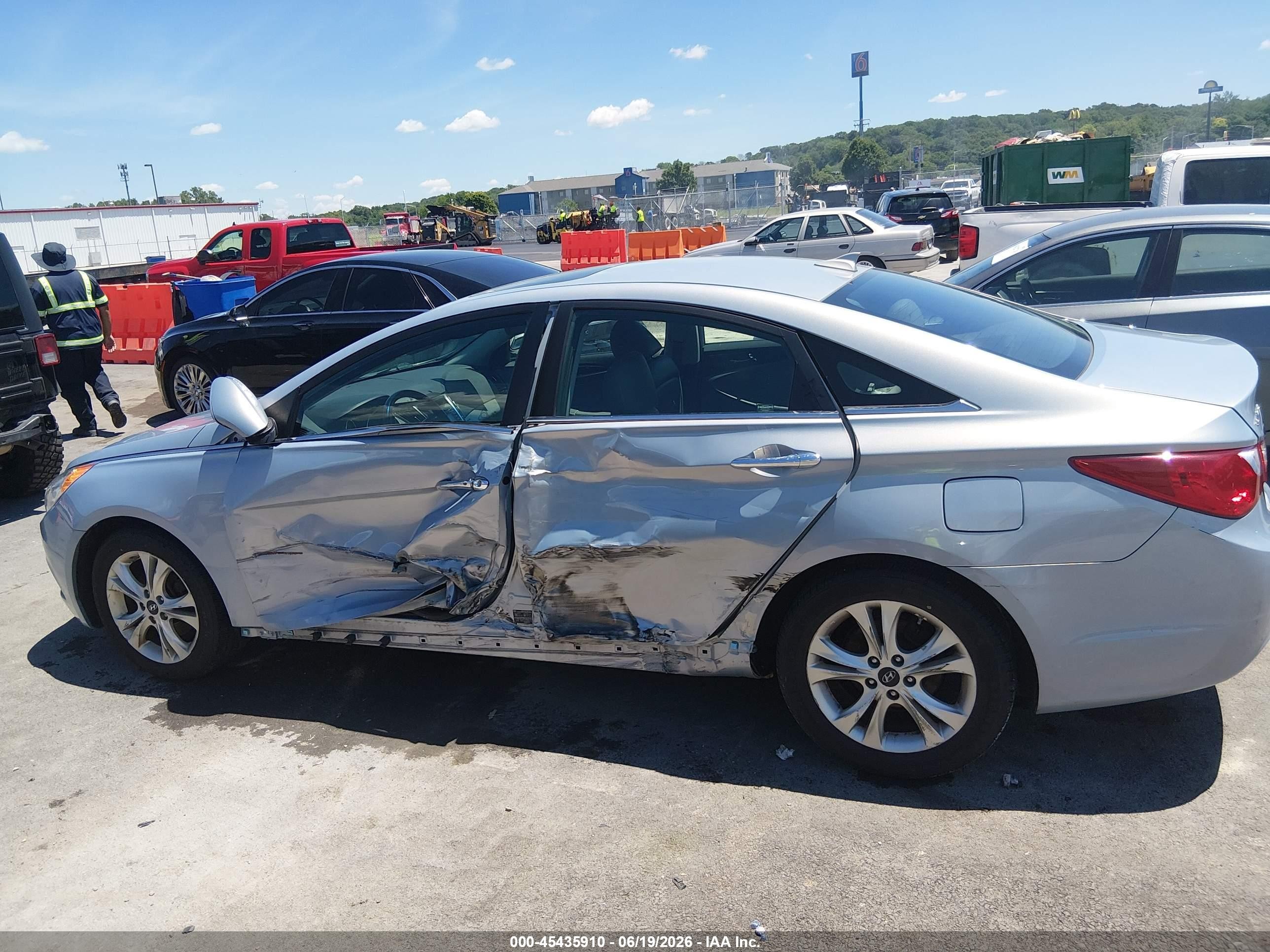2013 Hyundai Sonata Limited Silver vin: 5NPEC4AC8DH806190