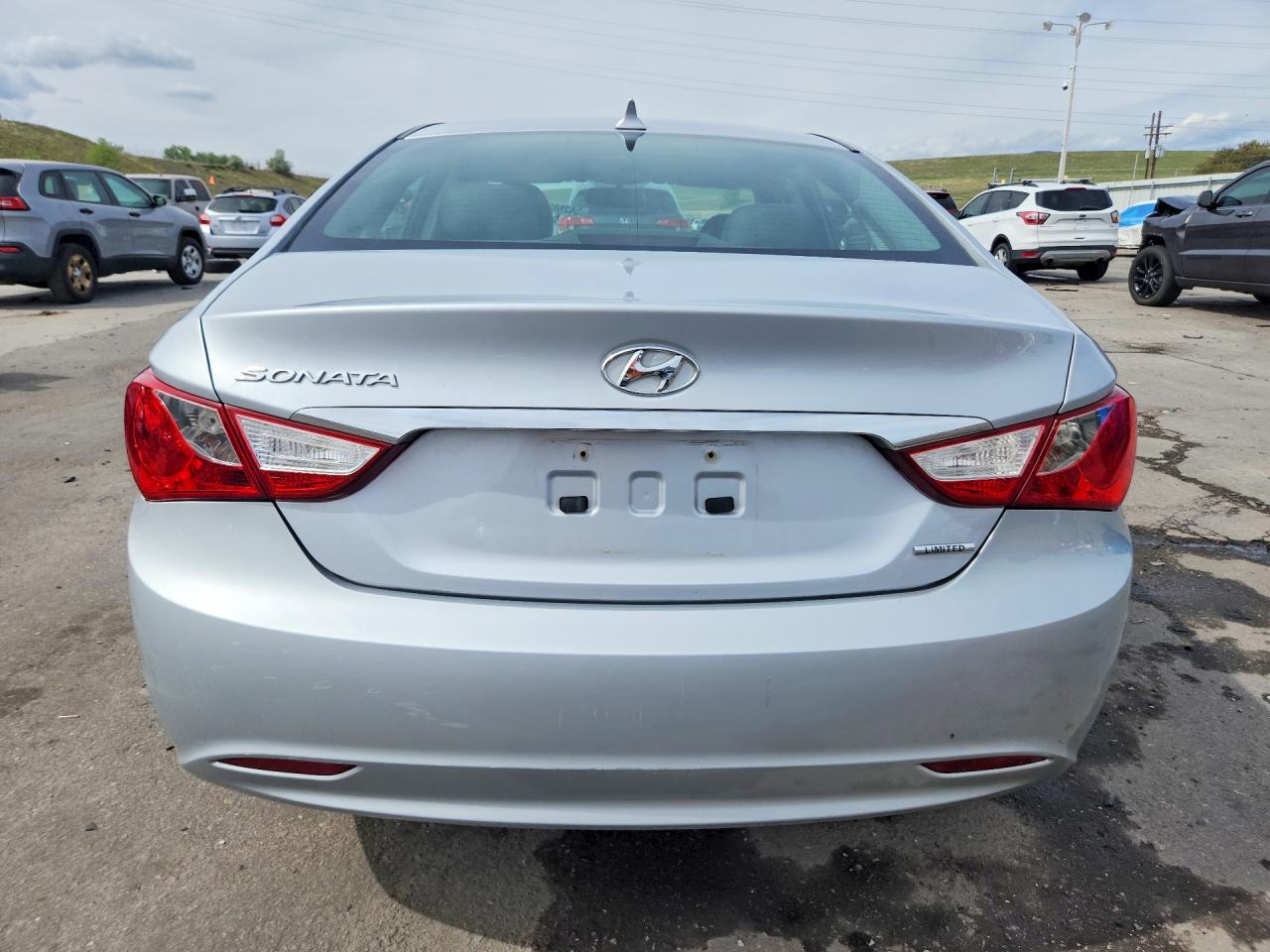 2011 Hyundai Sonata Limited Silver vin: 5NPEC4AC9BH007659