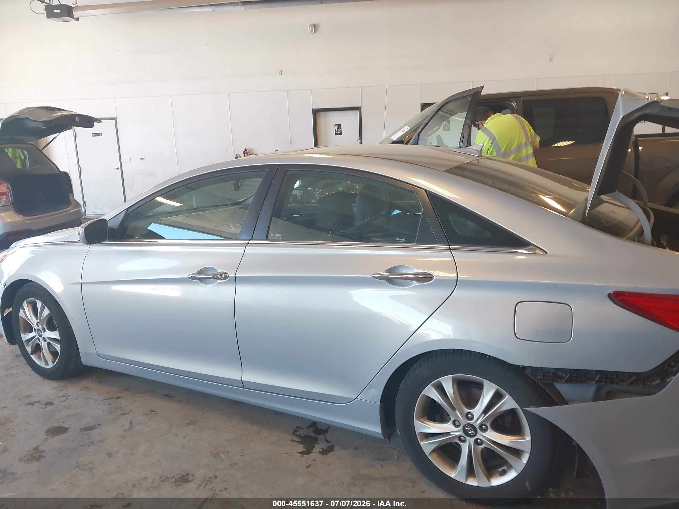 2013 Hyundai Sonata Limited Silver vin: 5NPEC4AC9DH593685