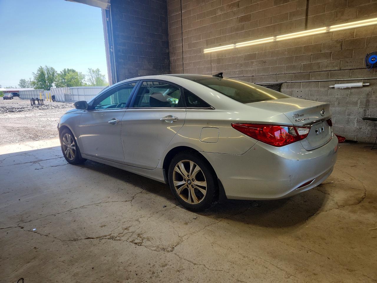 2013 Hyundai Sonata Limited Silver vin: 5NPEC4AC9DH600019