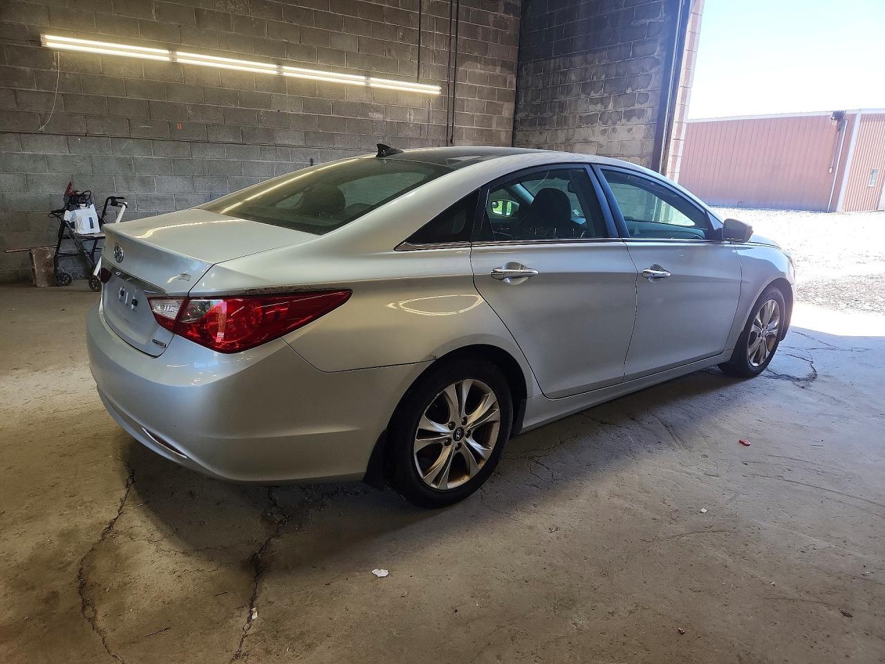 2013 Hyundai Sonata Limited Silver vin: 5NPEC4AC9DH600019