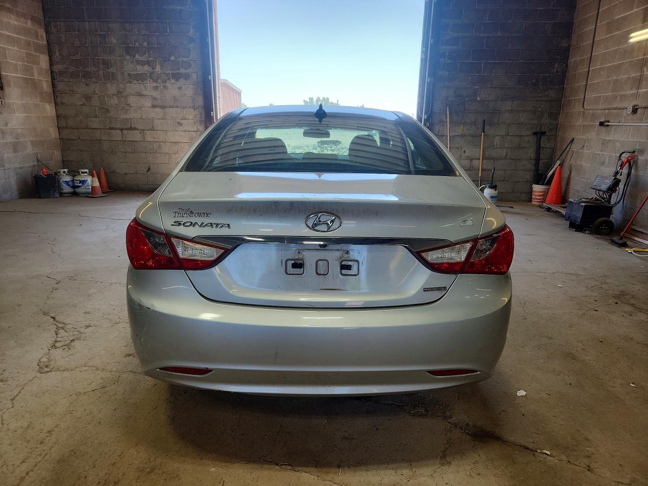 2013 Hyundai Sonata Limited Silver vin: 5NPEC4AC9DH600019