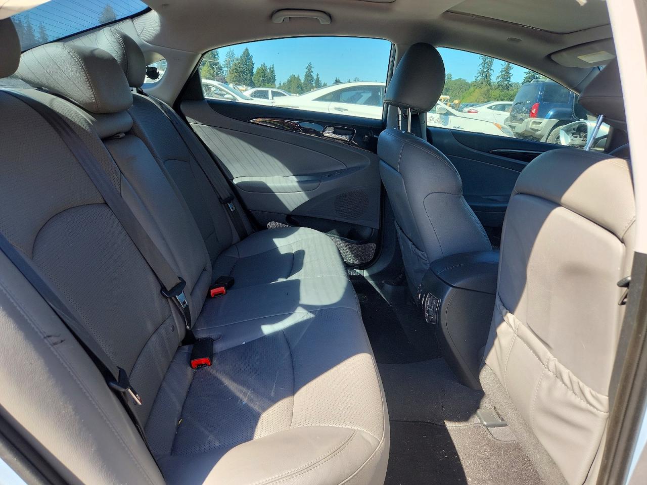 2014 Hyundai Sonata Limited Silver vin: 5NPEC4AC9EH902539