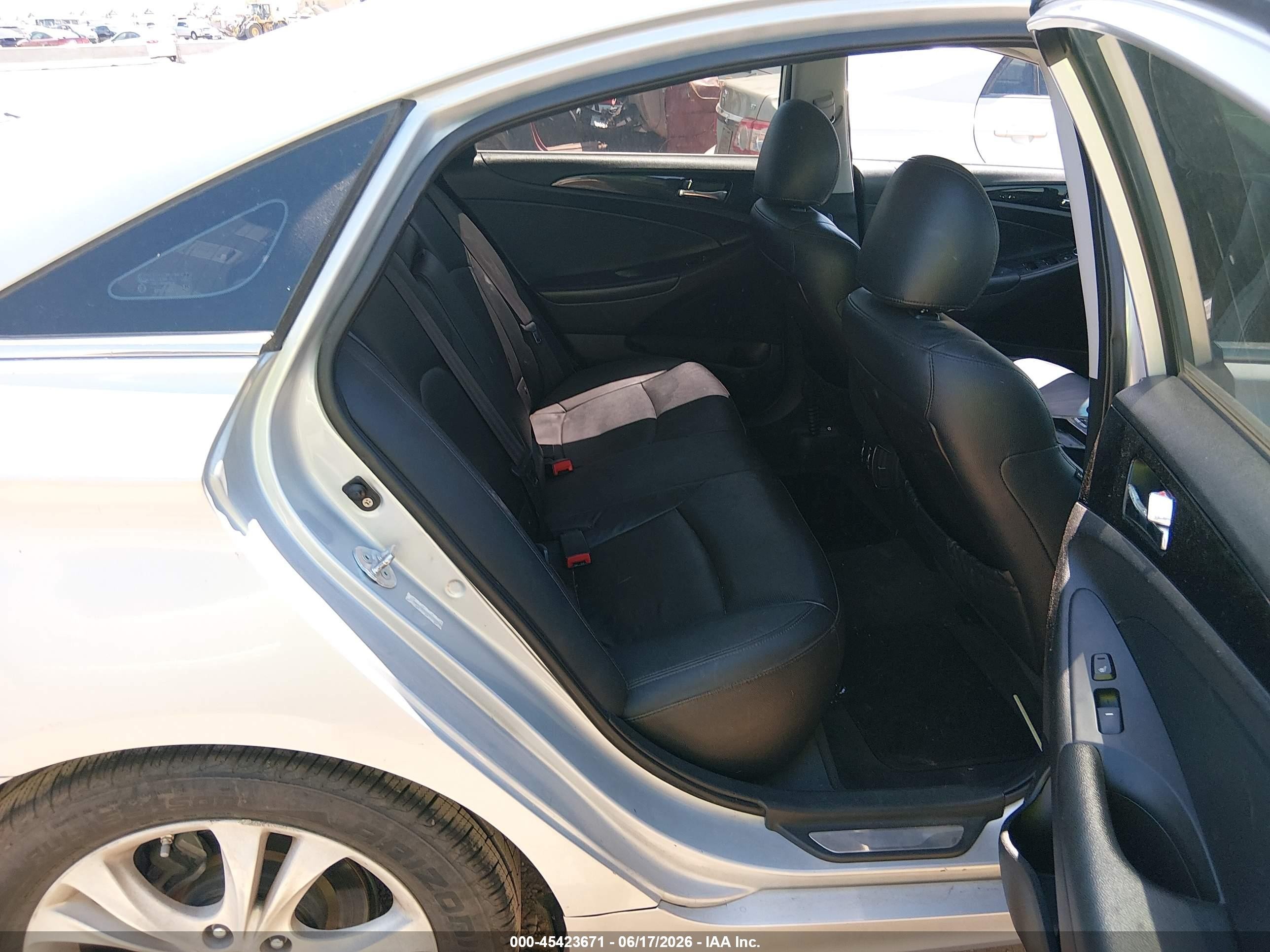 2011 Hyundai Sonata Limited Silver vin: 5NPEC4ACXBH139071