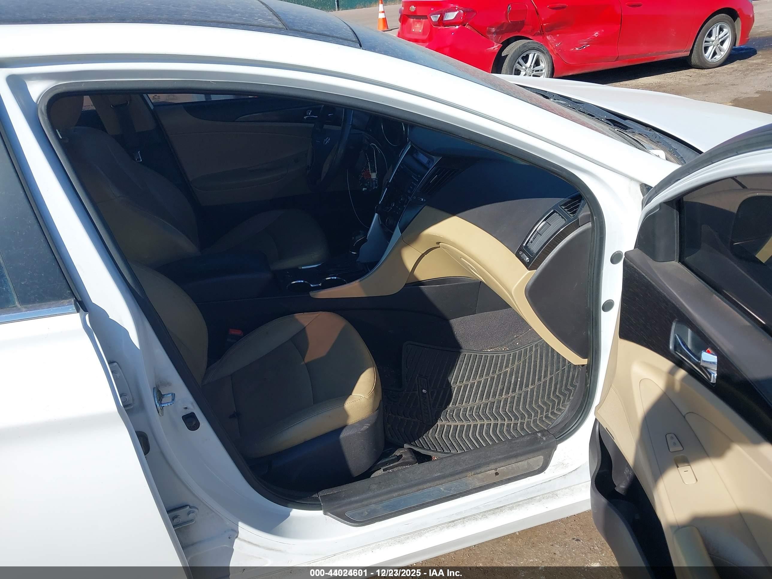 2012 Hyundai Sonata Limited White vin: 5NPEC4ACXCH449397