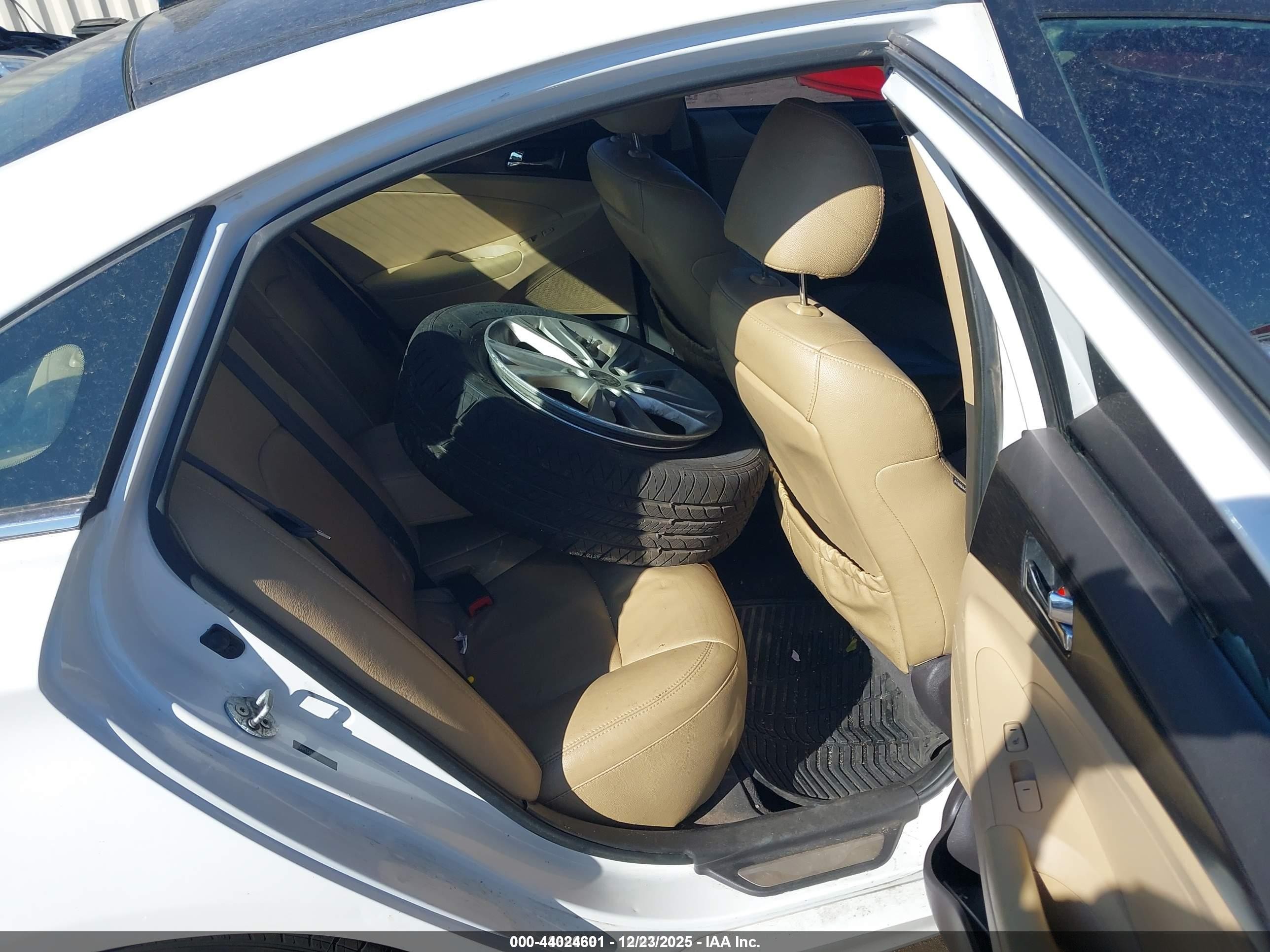 2012 Hyundai Sonata Limited White vin: 5NPEC4ACXCH449397