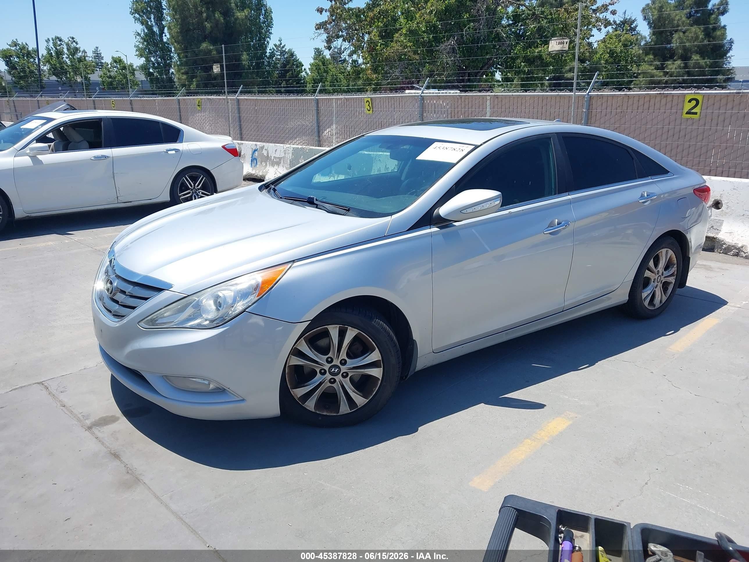 2013 Hyundai Sonata Limited Silver vin: 5NPEC4ACXDH552093