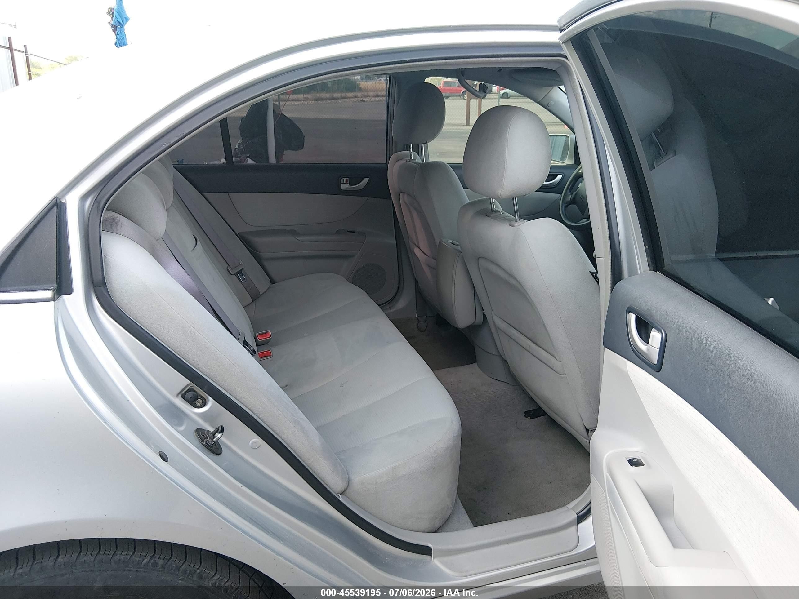 2008 Hyundai Sonata Gls Silver vin: 5NPET46C18H313076