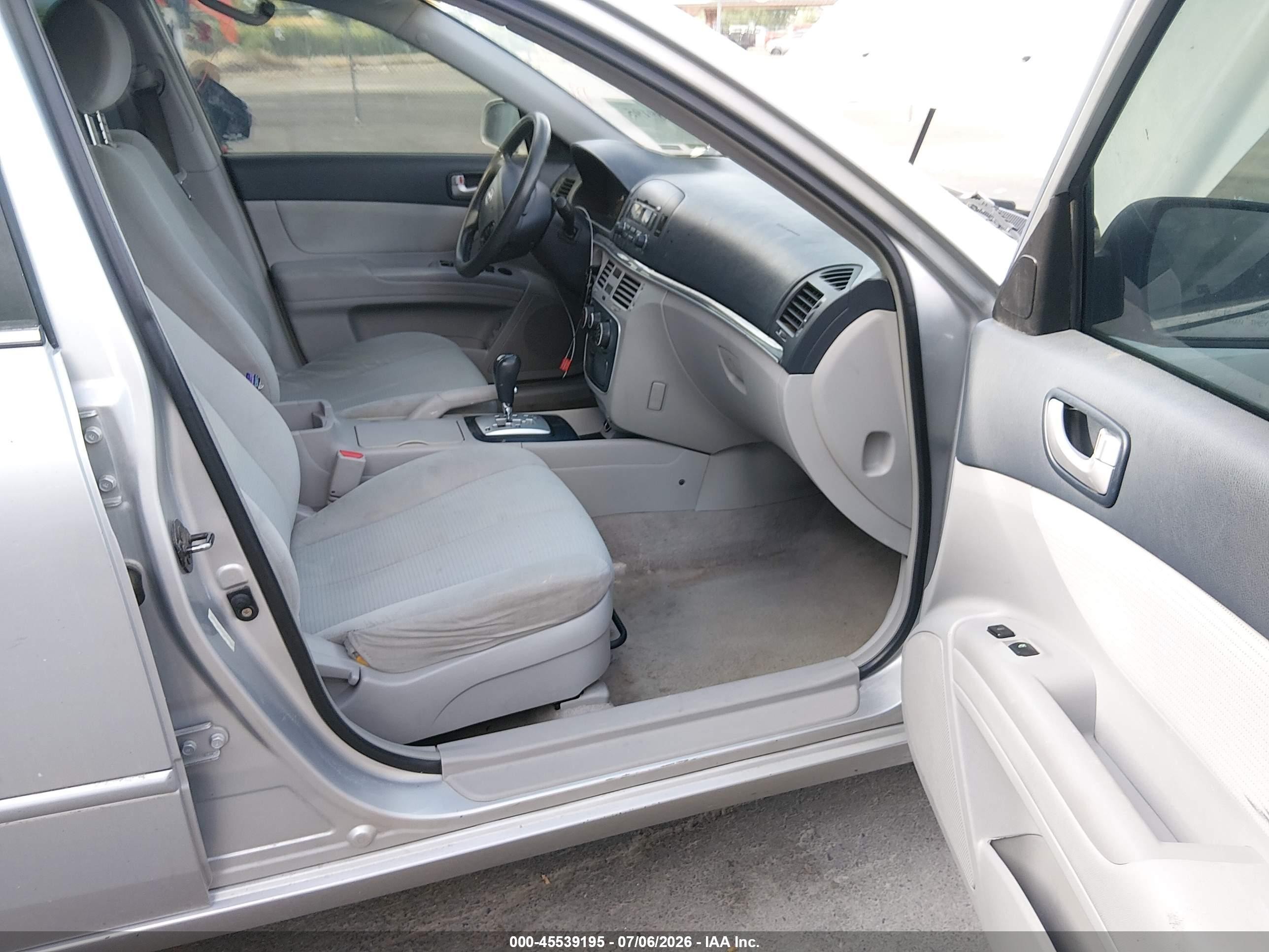 2008 Hyundai Sonata Gls Silver vin: 5NPET46C18H313076