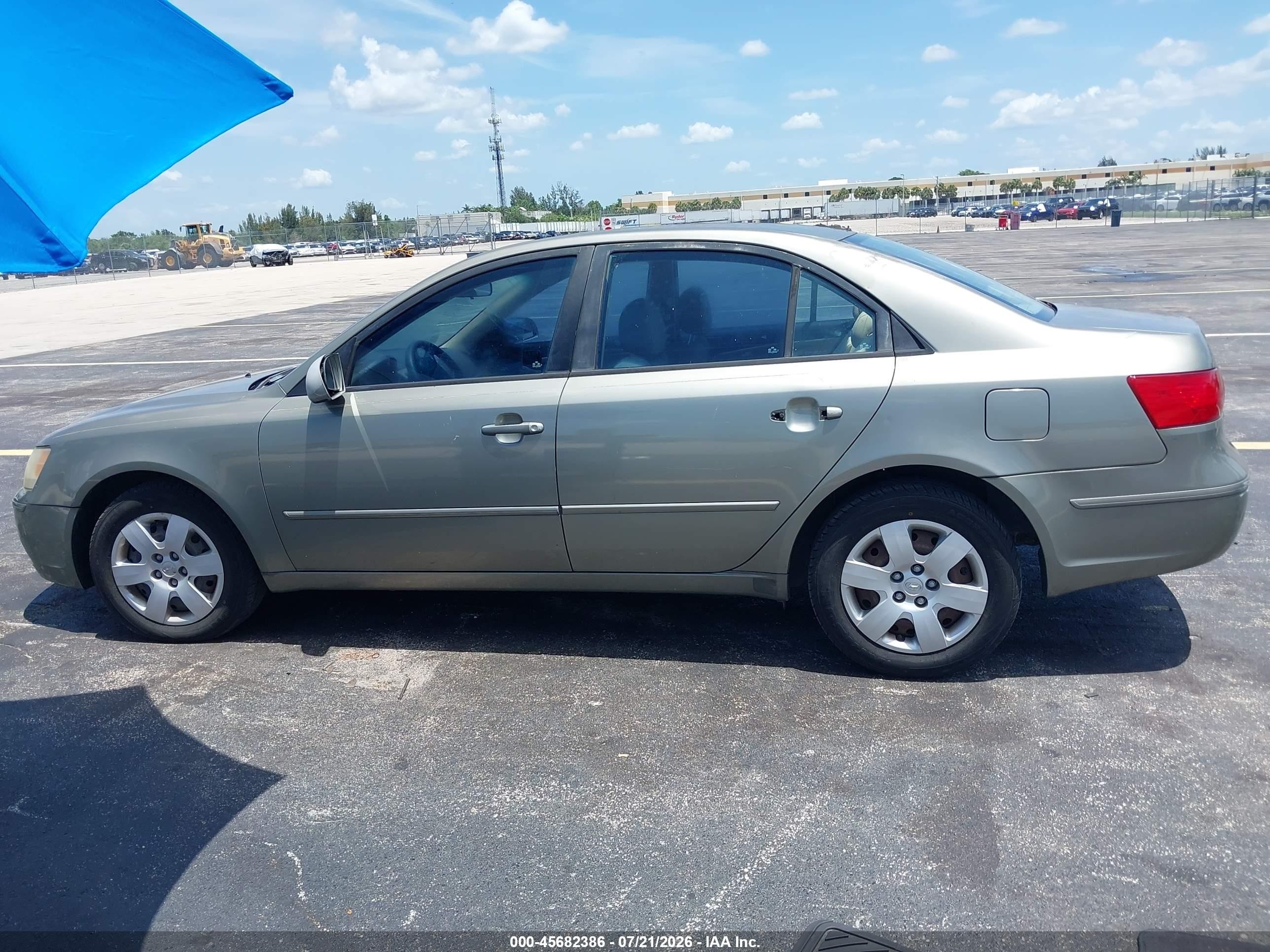 2009 Hyundai Sonata Gls Gold vin: 5NPET46C69H438608
