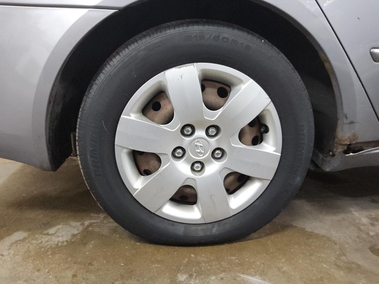 2008 Hyundai Sonata Gls Gray vin: 5NPET46C78H303264 Damage: Right Rear Tire, Worn, Replacement Required