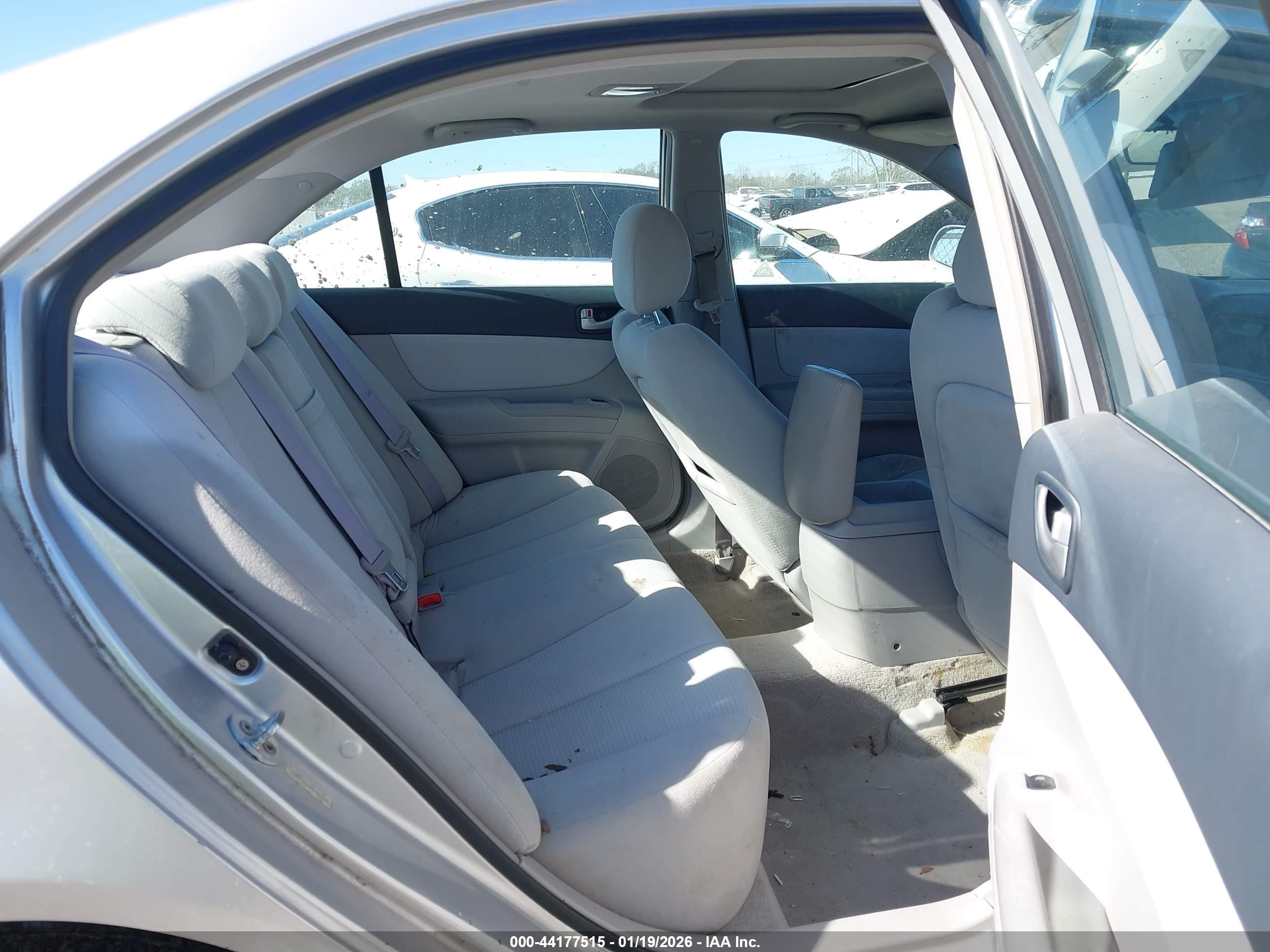 2008 Hyundai Sonata Gls Серебряный vin: 5NPET46C88H402014