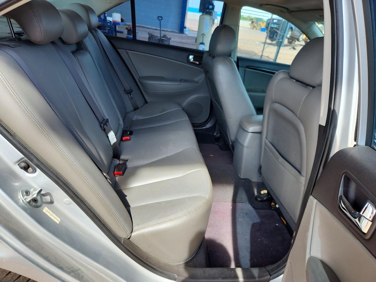 2009 Hyundai Sonata Limited Silver vin: 5NPEU46C09H573371