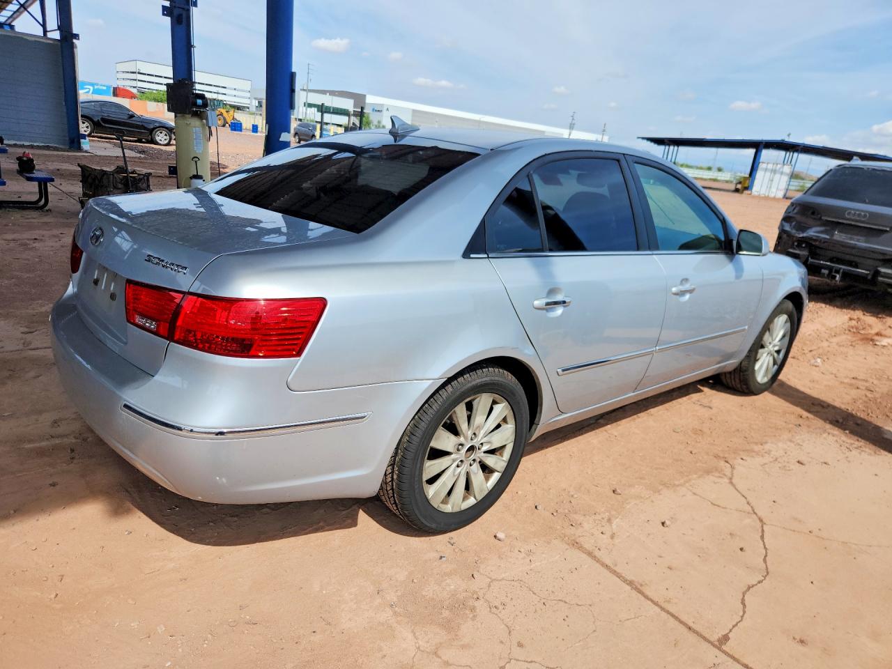 2009 Hyundai Sonata Limited Silver vin: 5NPEU46C09H573371