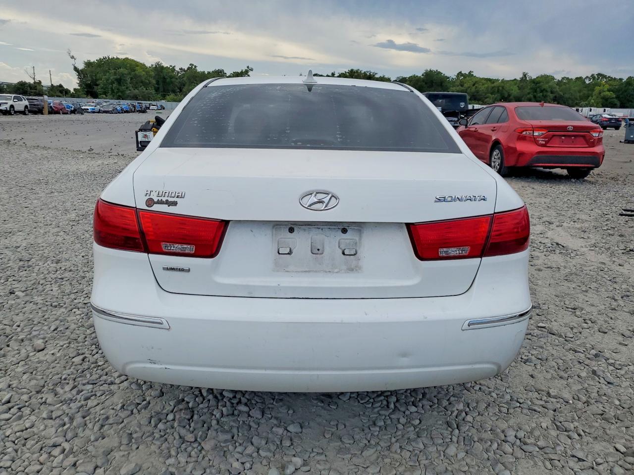 2009 Hyundai Sonata Limited White vin: 5NPEU46C29H430728