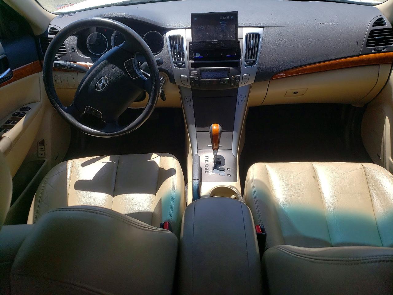 2009 Hyundai Sonata Limited White vin: 5NPEU46C39H494695