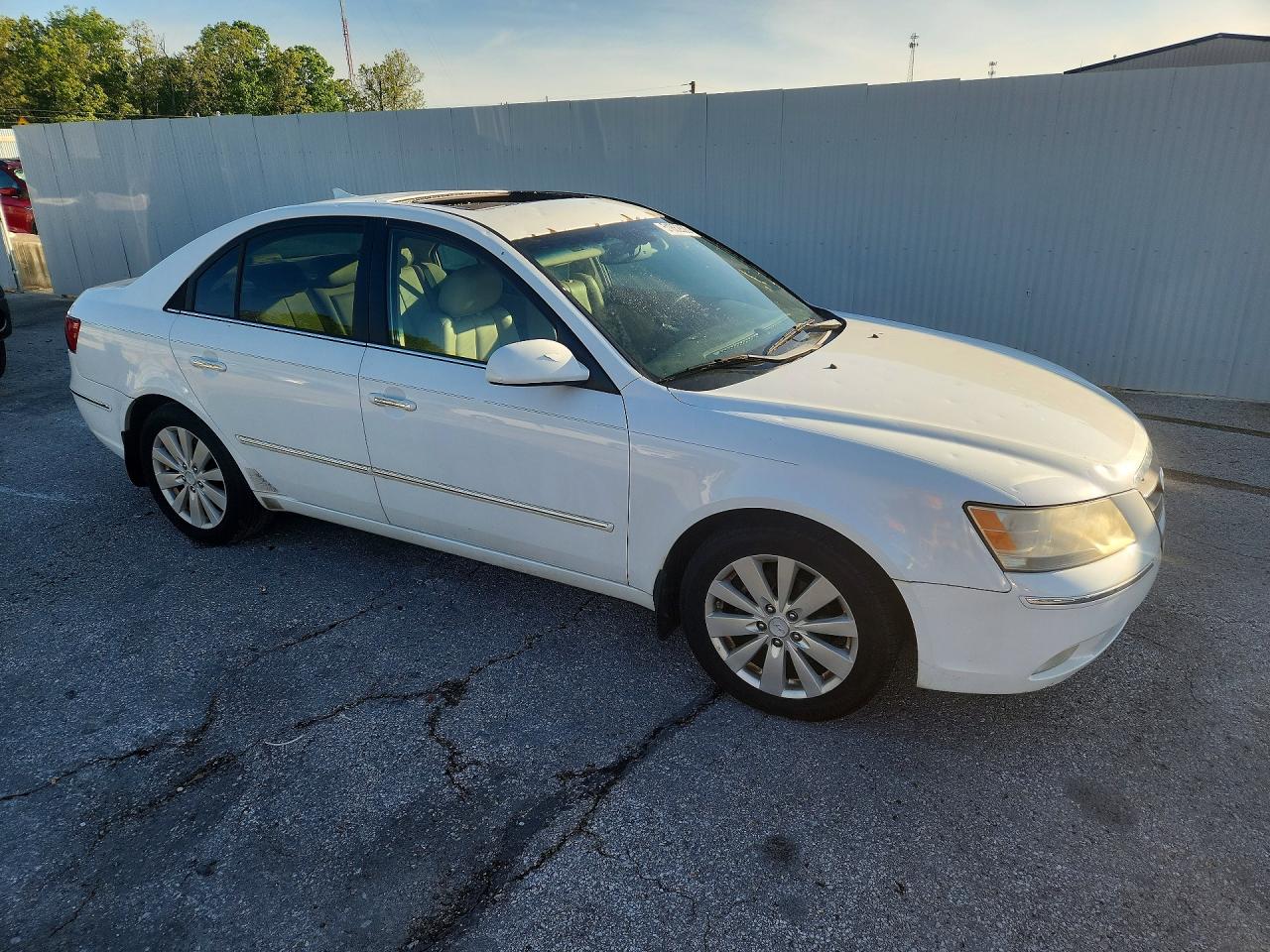2009 Hyundai Sonata Limited White vin: 5NPEU46C49H454867