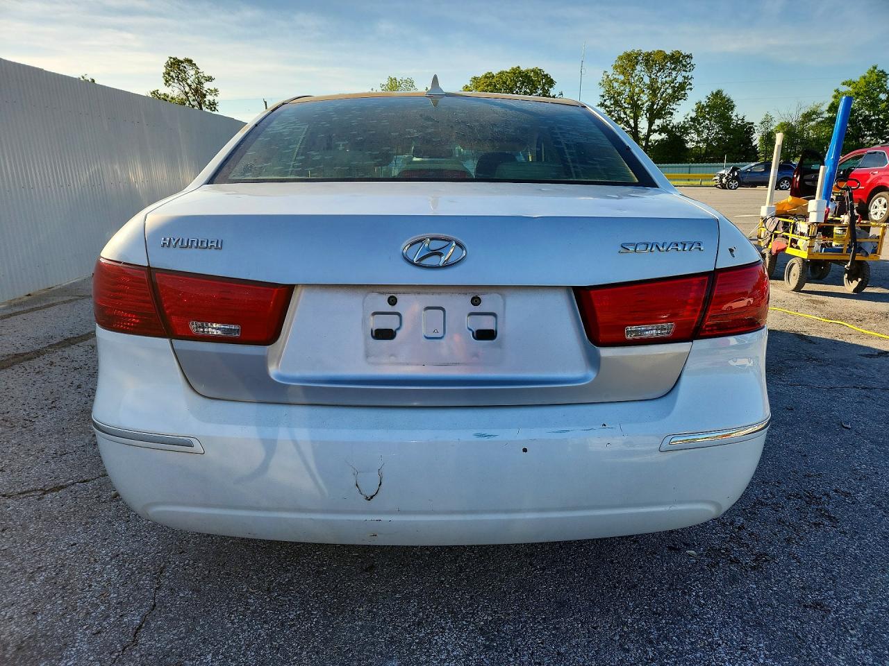 2009 Hyundai Sonata Limited White vin: 5NPEU46C49H454867