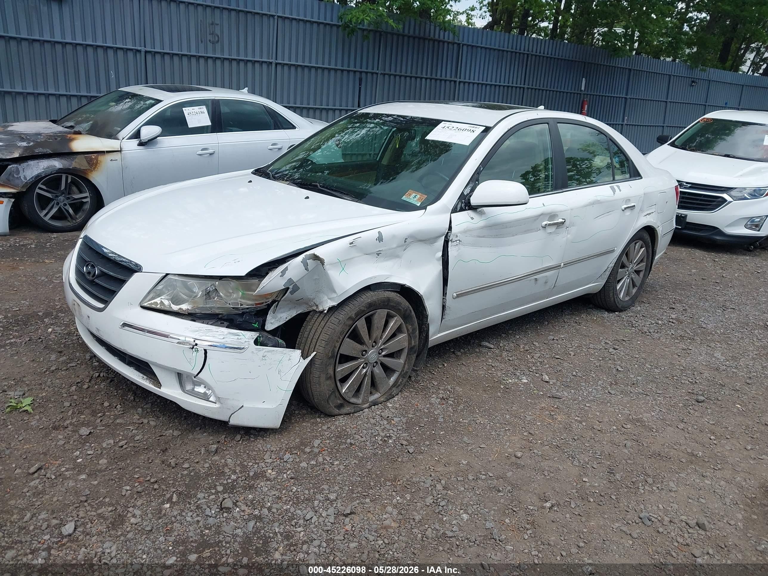 2009 Hyundai Sonata Limited White vin: 5NPEU46C59H563435