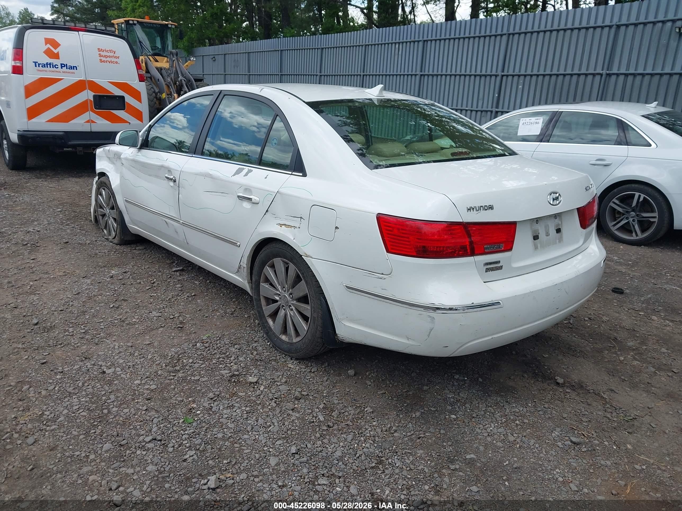 2009 Hyundai Sonata Limited White vin: 5NPEU46C59H563435