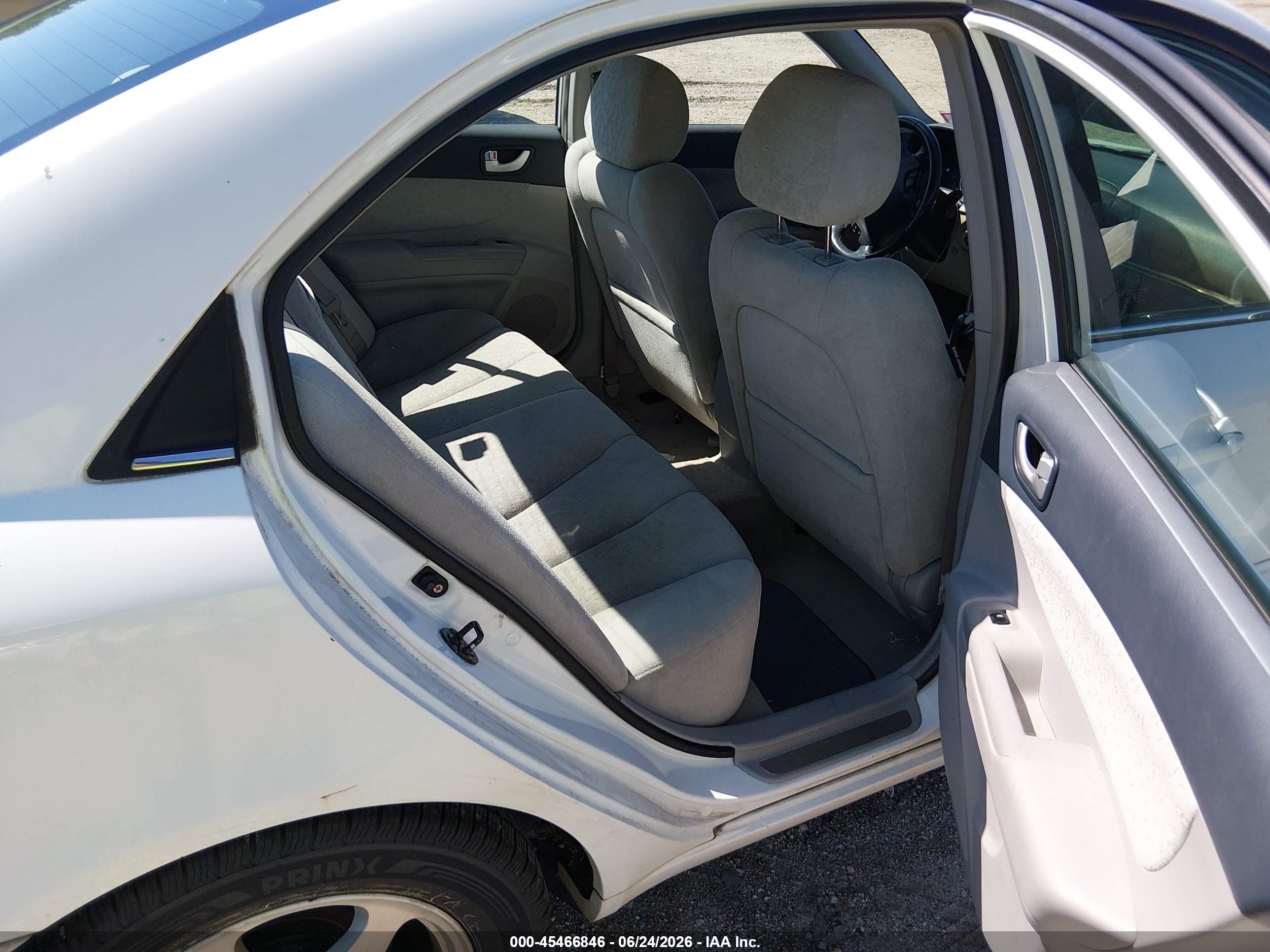 2006 Hyundai Sonata Gls V6/lx V6 White vin: 5NPEU46F16H080353