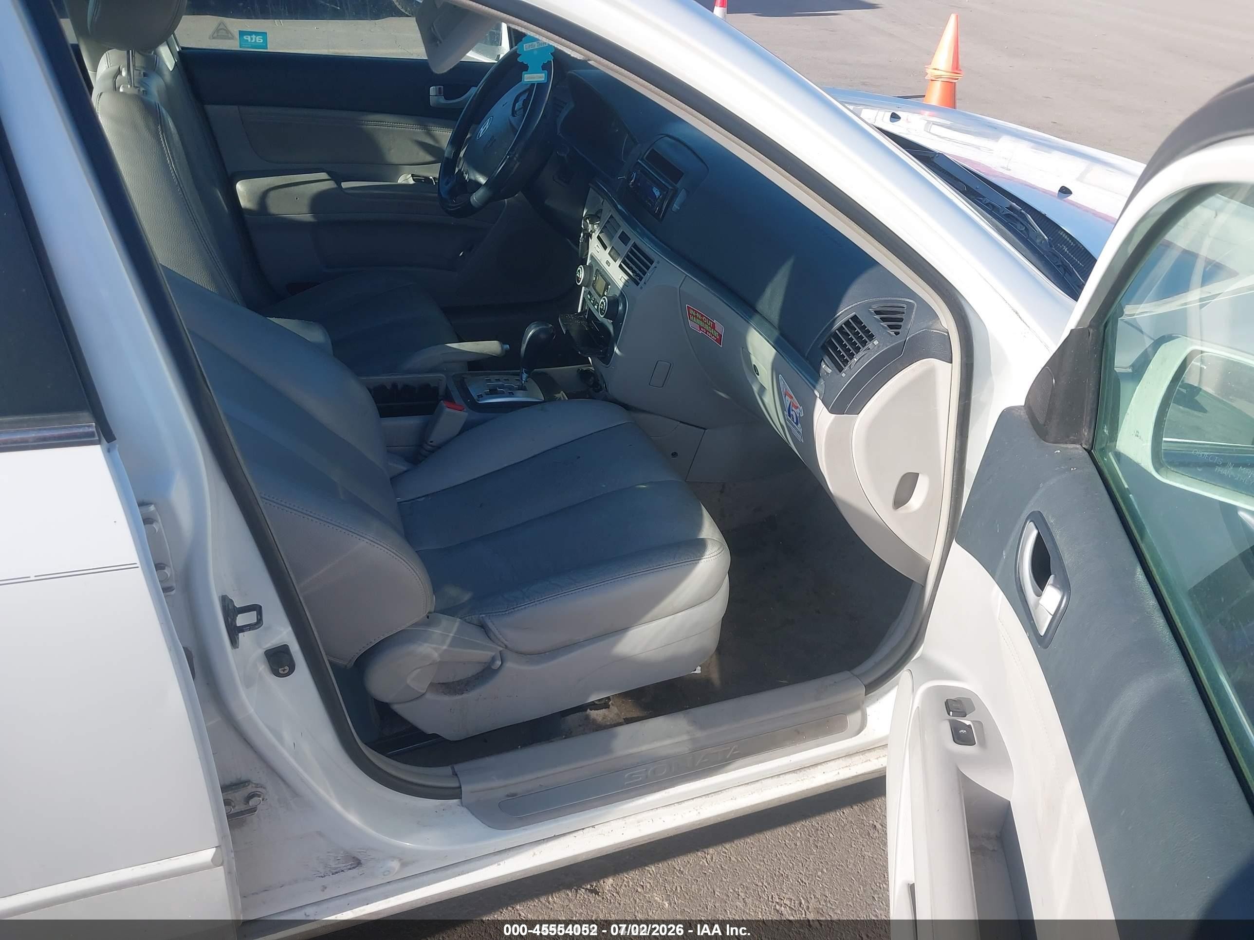 2006 Hyundai Sonata Gls V6/lx V6 White vin: 5NPEU46F16H097914