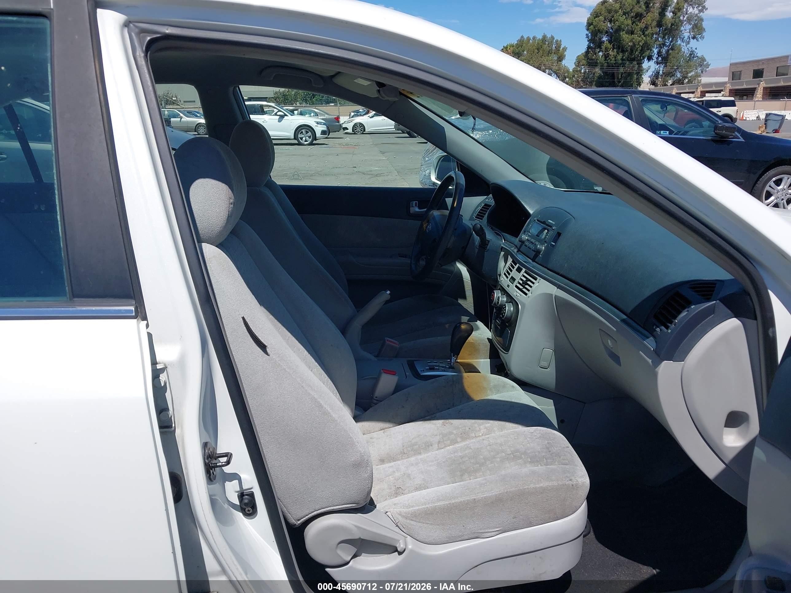 2006 Hyundai Sonata Gls V6/lx V6 White vin: 5NPEU46F16H113643