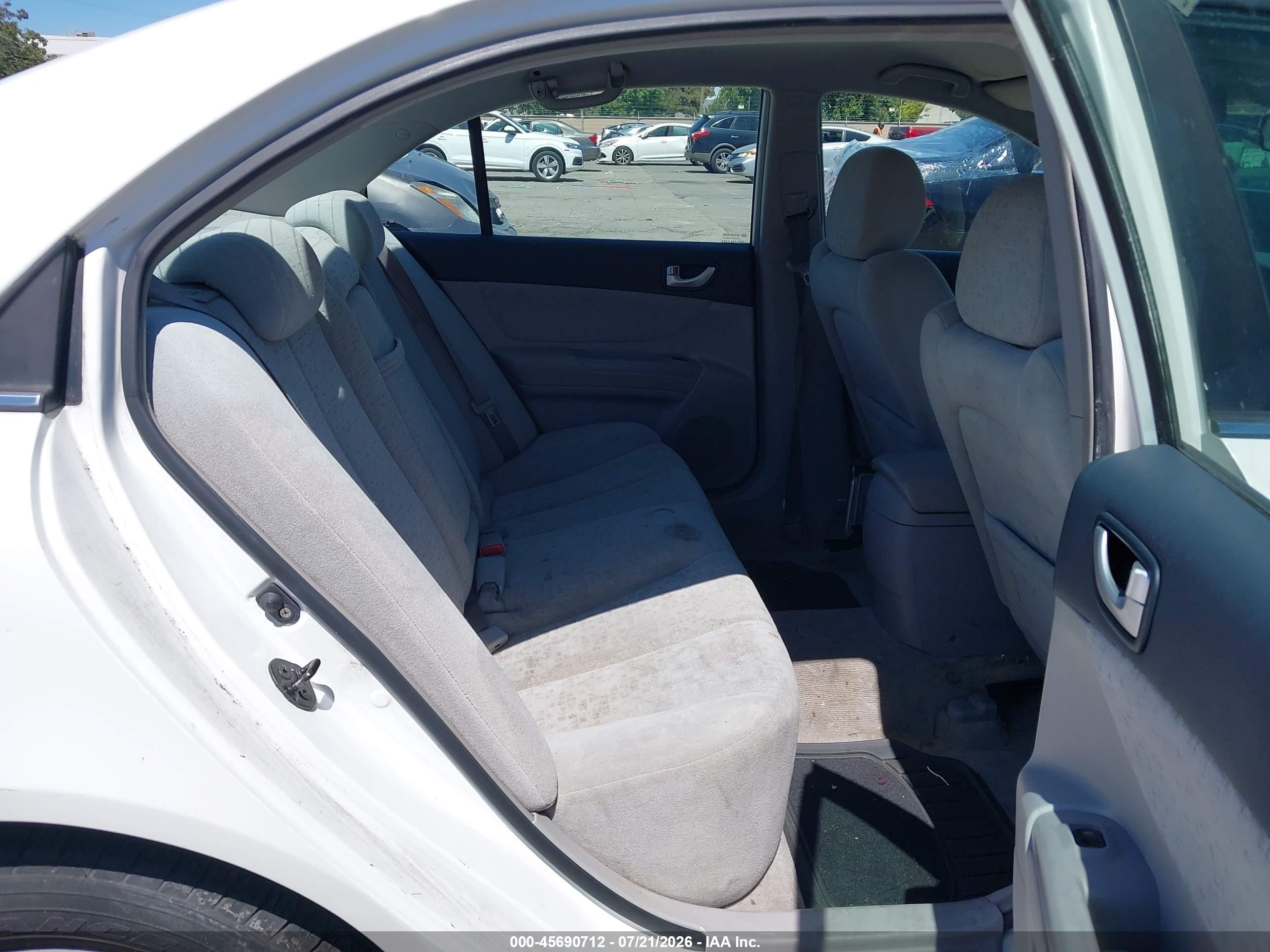 2006 Hyundai Sonata Gls V6/lx V6 White vin: 5NPEU46F16H113643