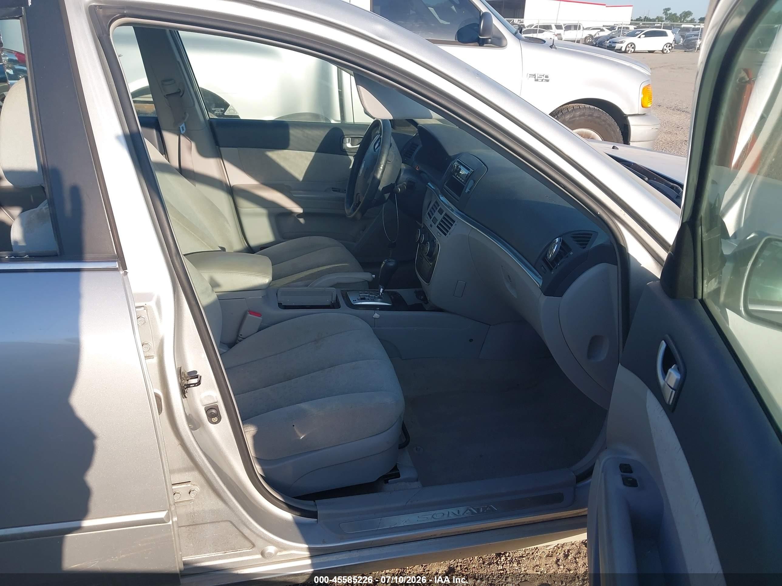 2006 Hyundai Sonata Gls V6/lx V6 Silver vin: 5NPEU46F16H114856