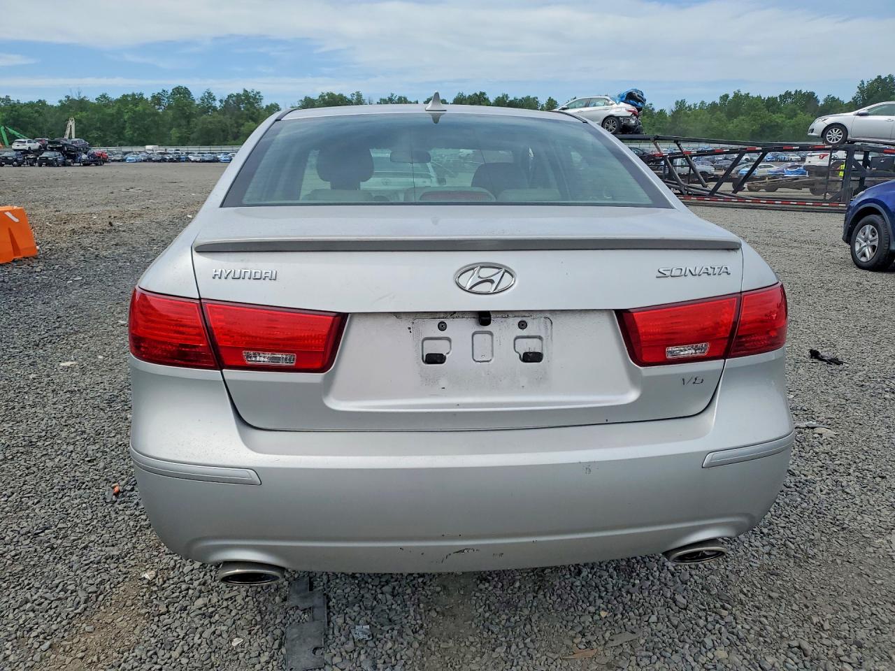2009 Hyundai Sonata Silver vin: 5NPEU46F29H449774