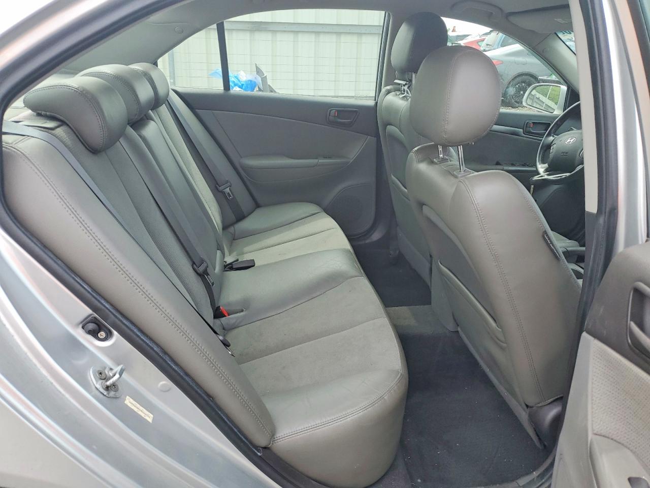 2009 Hyundai Sonata Silver vin: 5NPEU46F29H449774