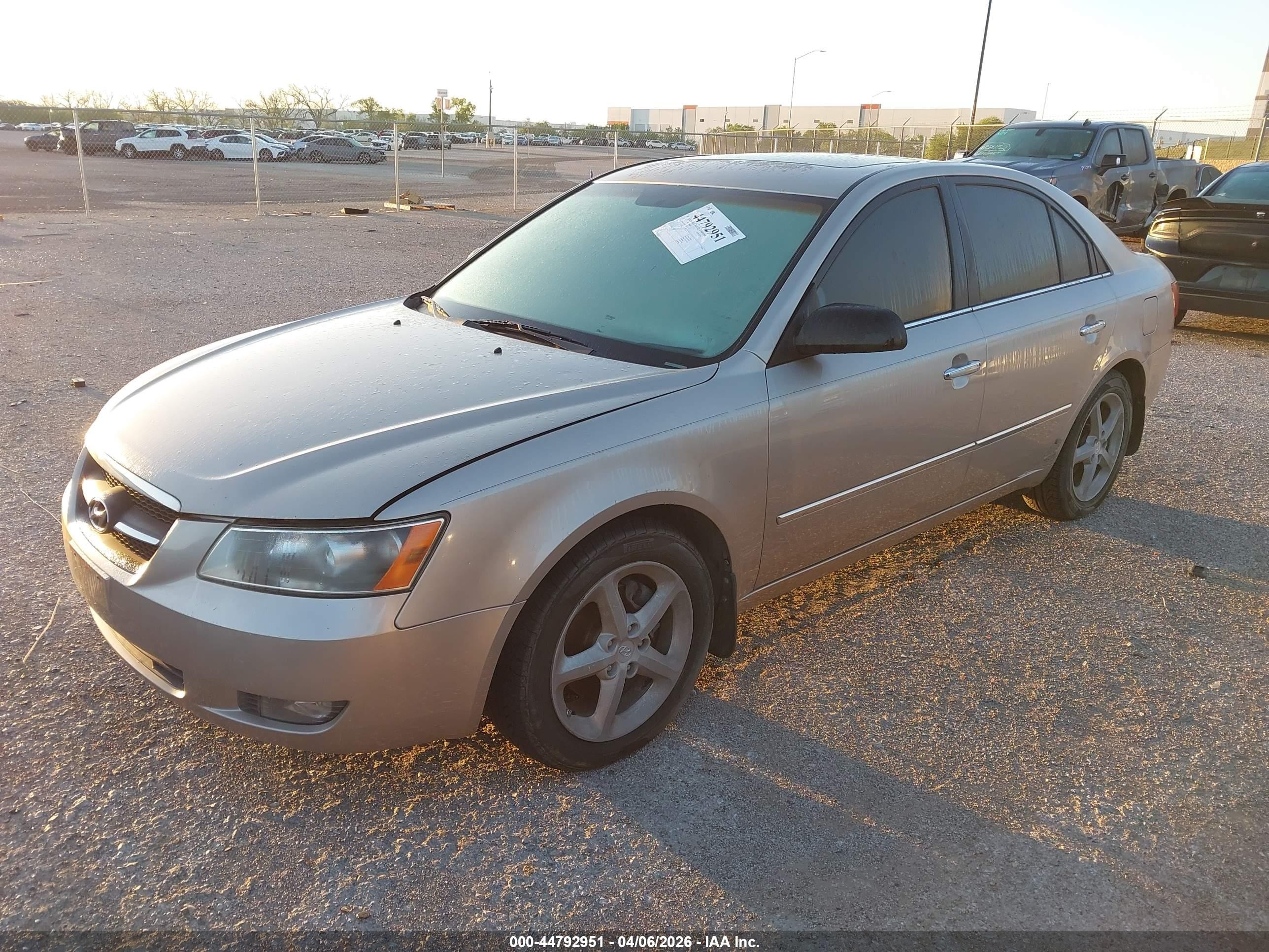 2008 Hyundai Sonata   Champagne vin: 5NPEU46F48H311264