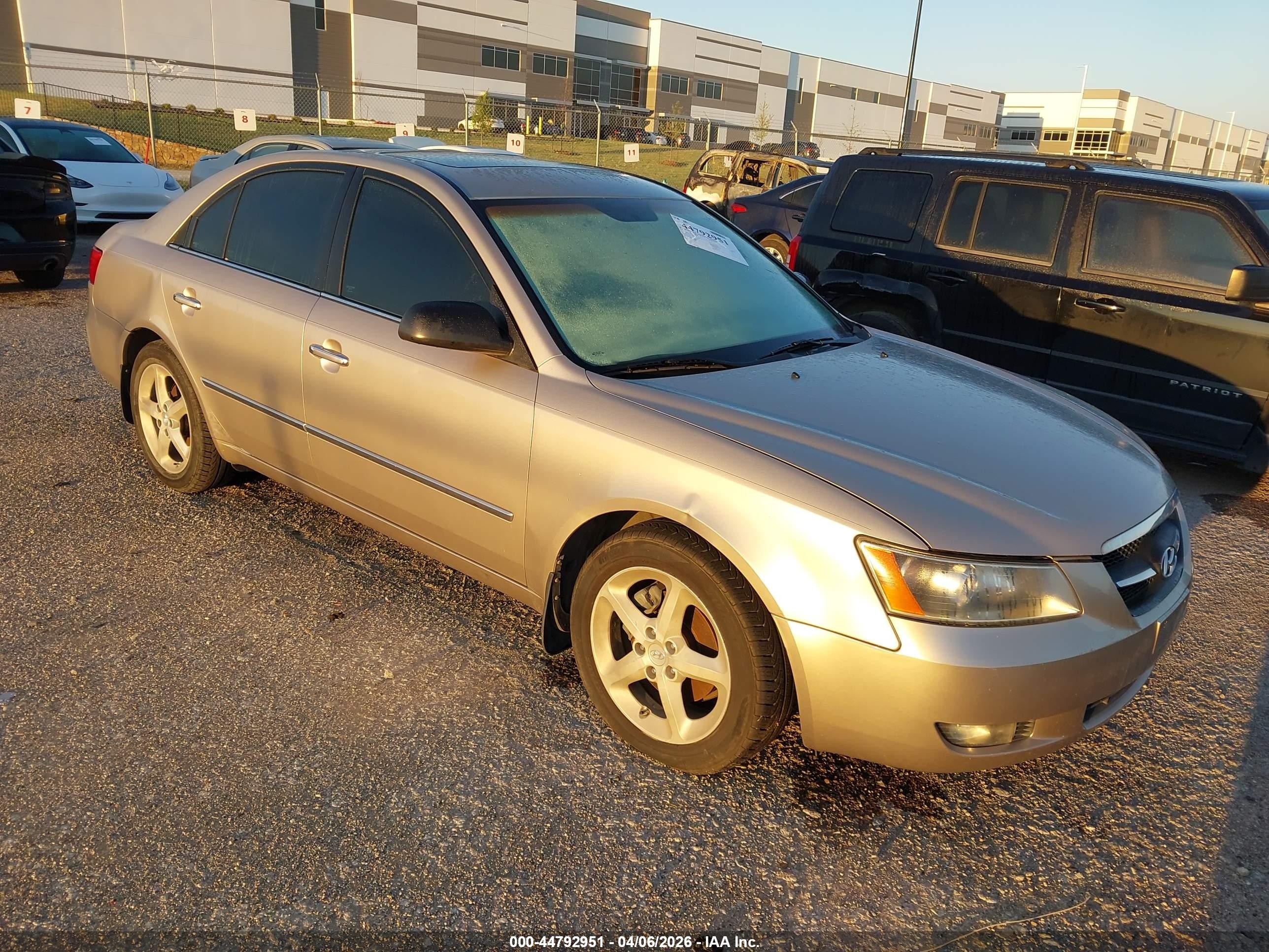 2008 Hyundai Sonata   Champagne vin: 5NPEU46F48H311264