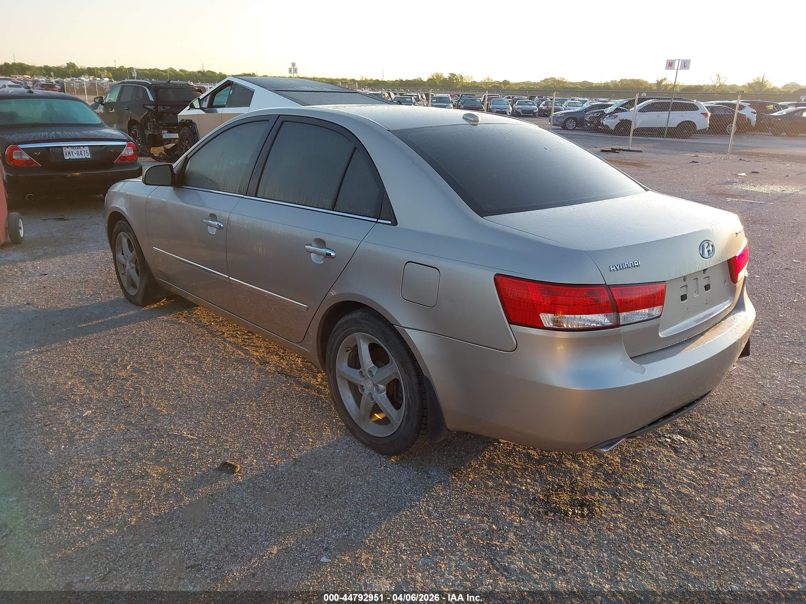 2008 Hyundai Sonata   Champagne vin: 5NPEU46F48H311264