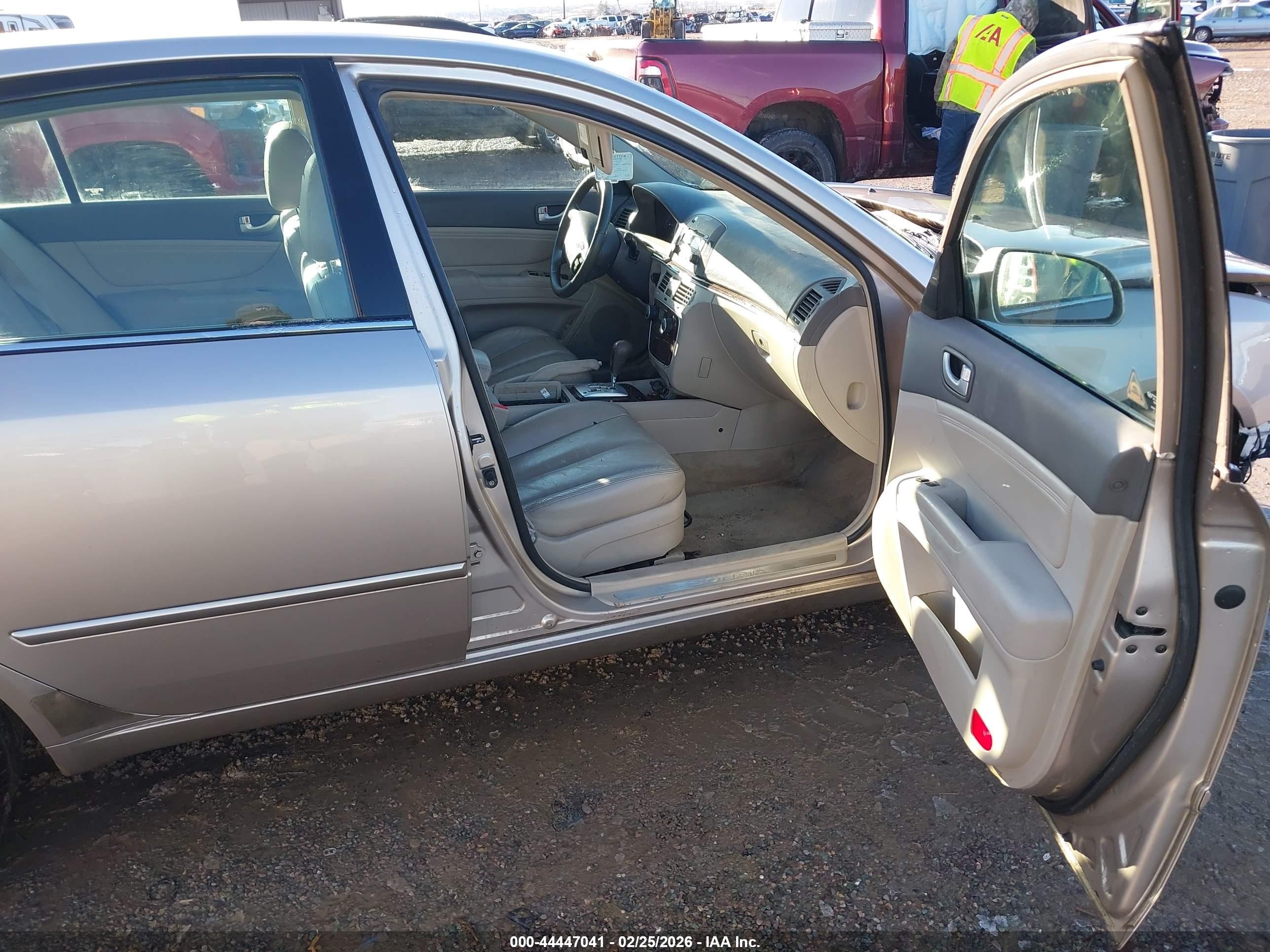 2006 Hyundai Sonata Gls V6/lx V6 Silver vin: 5NPEU46F56H030877