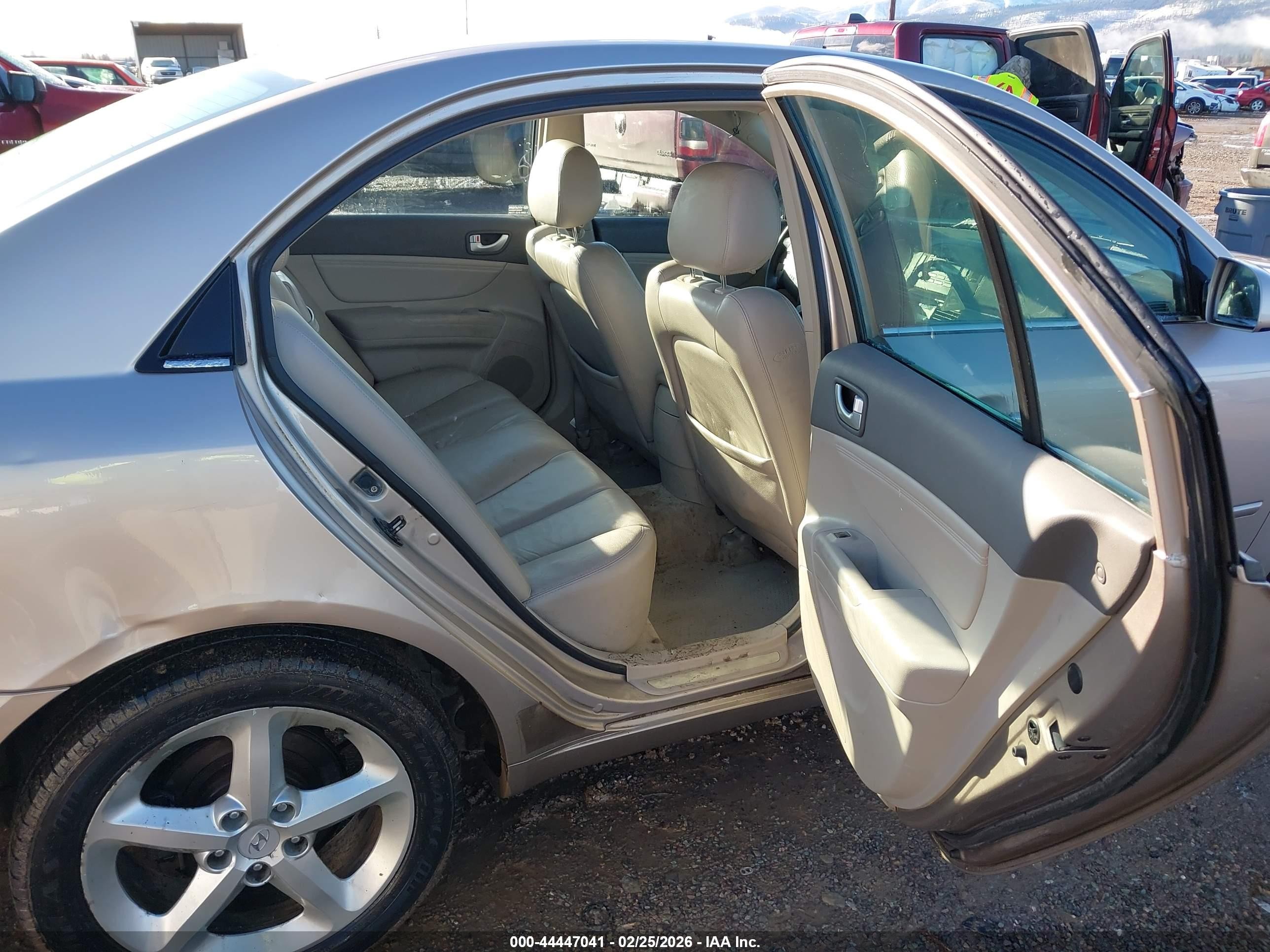 2006 Hyundai Sonata Gls V6/lx V6 Silver vin: 5NPEU46F56H030877