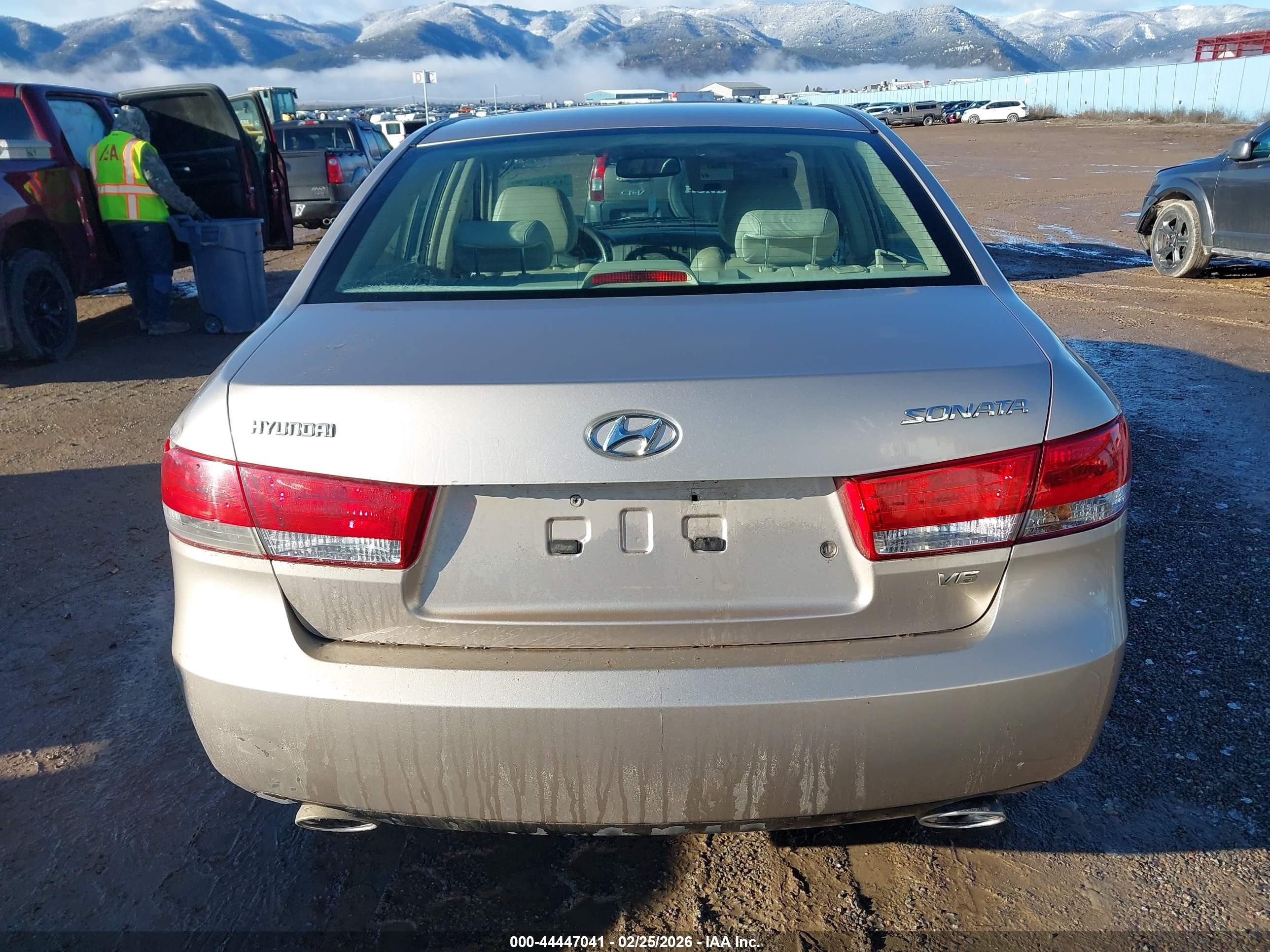 2006 Hyundai Sonata Gls V6/lx V6 Silver vin: 5NPEU46F56H030877