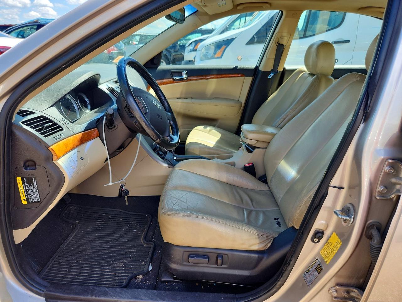 2009 Hyundai Sonata Limited V6 Beige vin: 5NPEU46F59H425601