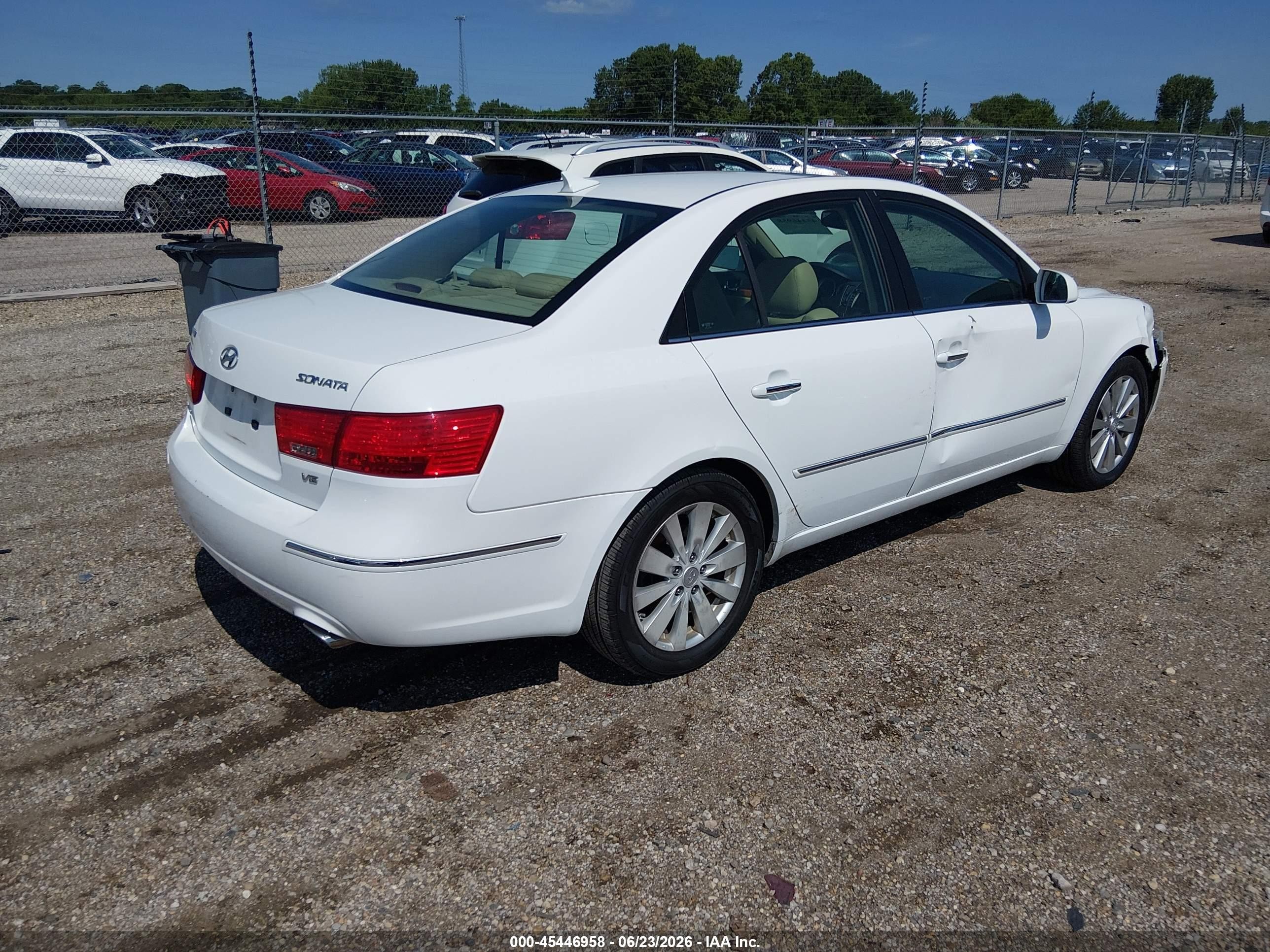 2009 Hyundai Sonata Limited V6 White vin: 5NPEU46F79H459765