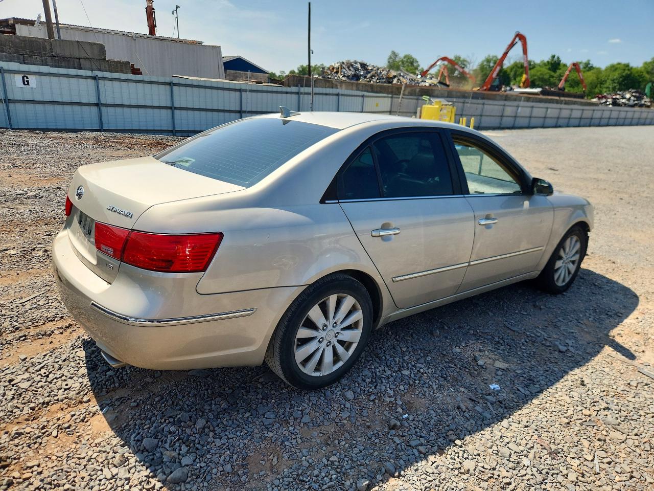 2009 Hyundai Sonata Limited V6 Gold vin: 5NPEU46FX9H428462