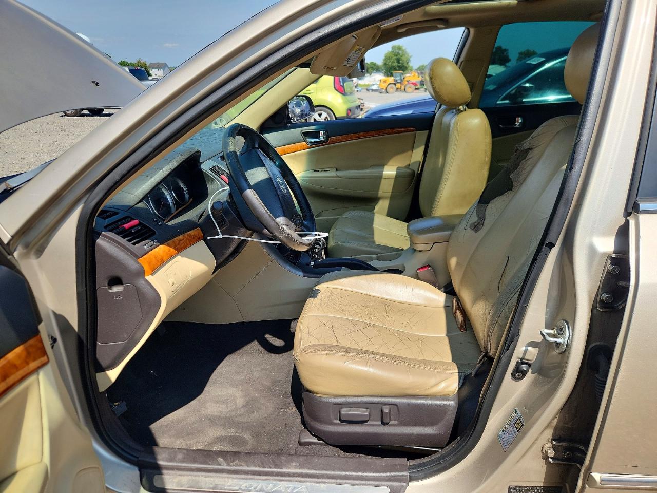 2009 Hyundai Sonata Limited V6 Gold vin: 5NPEU46FX9H428462
