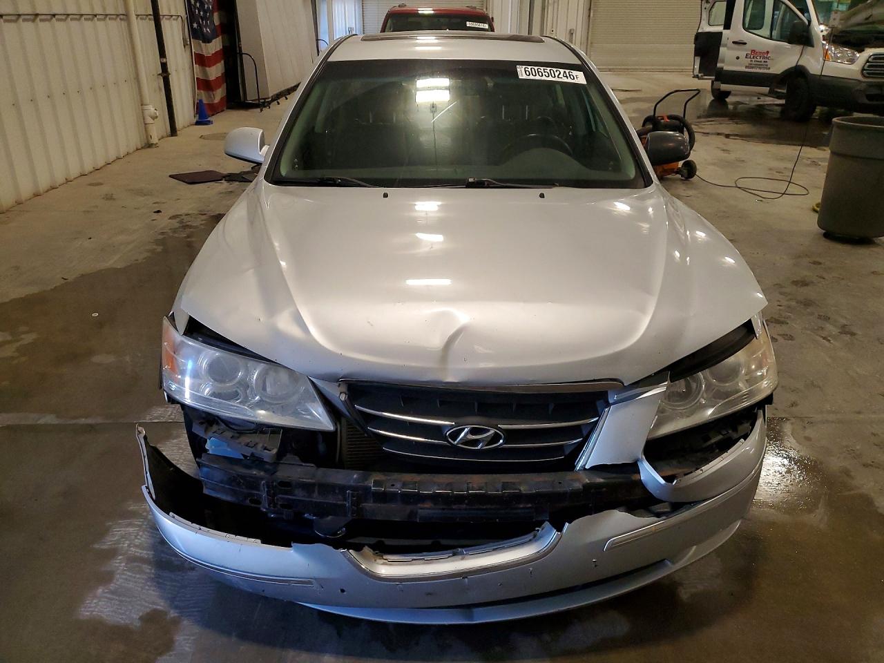 2009 Hyundai Sonata Silver vin: 5NPEU46FX9H551419